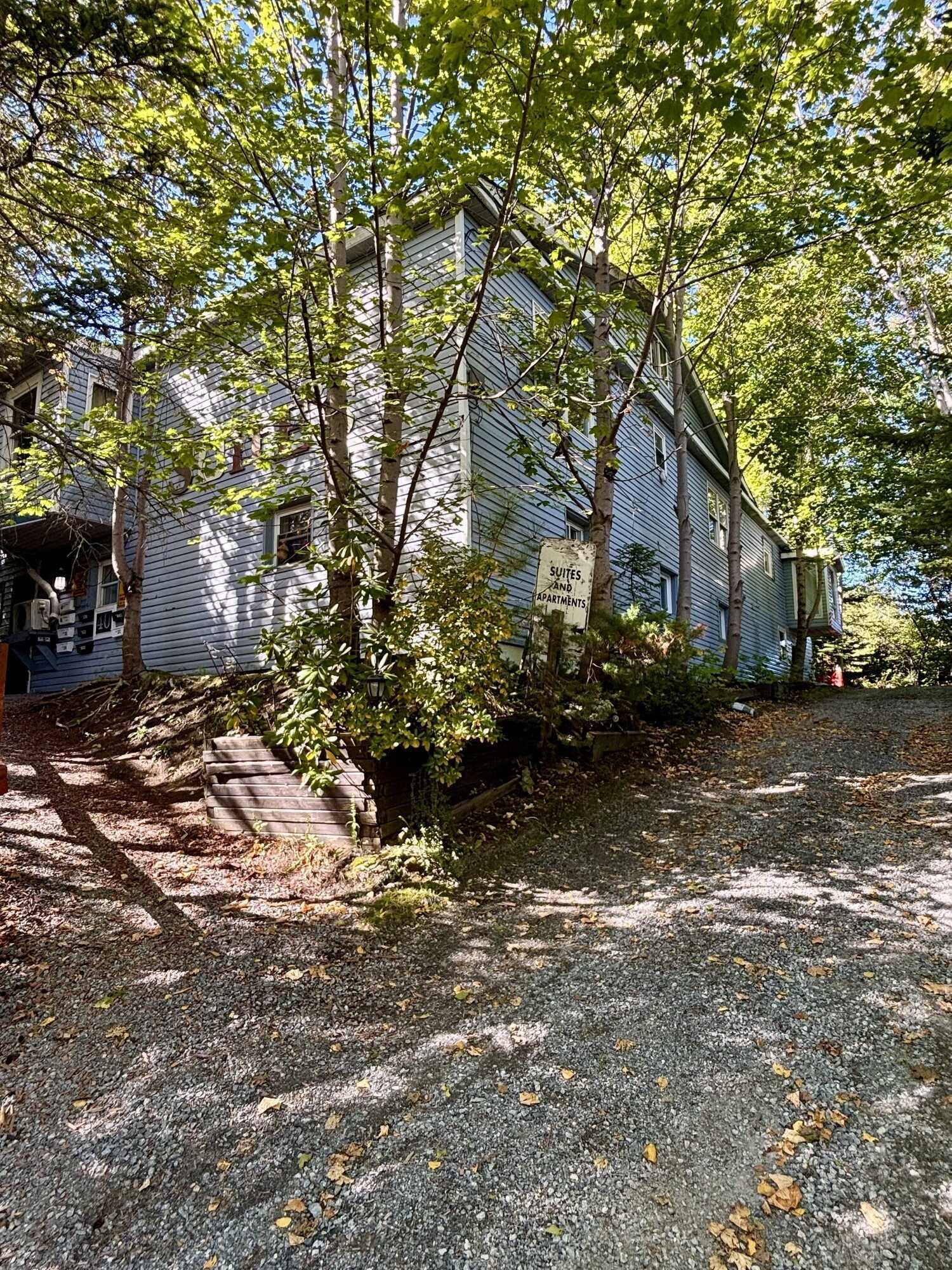 💼 Investors Take Notice!
Here’s a rare opportunity to own a 12-unit apartment building with excellent income potential 5