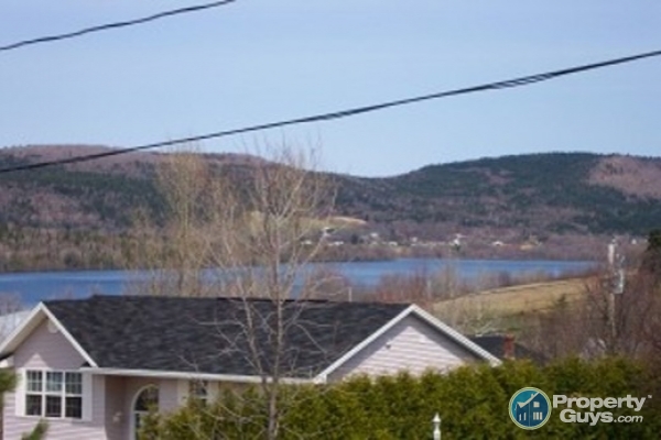 Four level side split home located in Hampton,nb 2