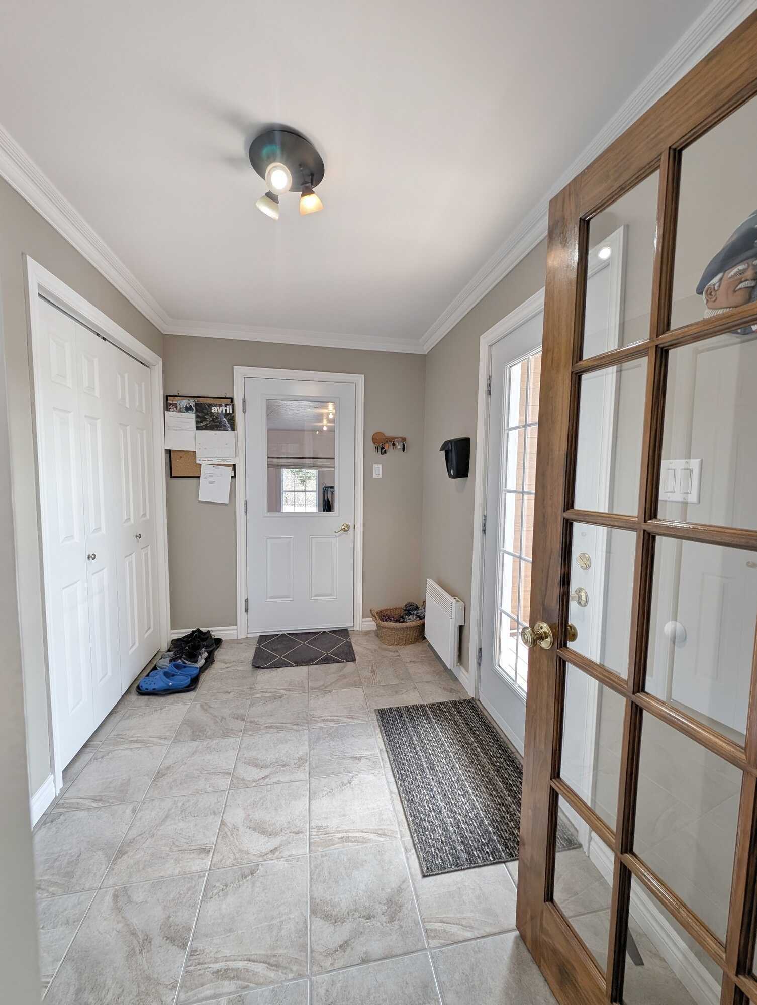 Maison clé en main à deux pas du centre-ville de Tracadie! // Move-in Ready Home Just Minutes from Downtown Tracadie! 2