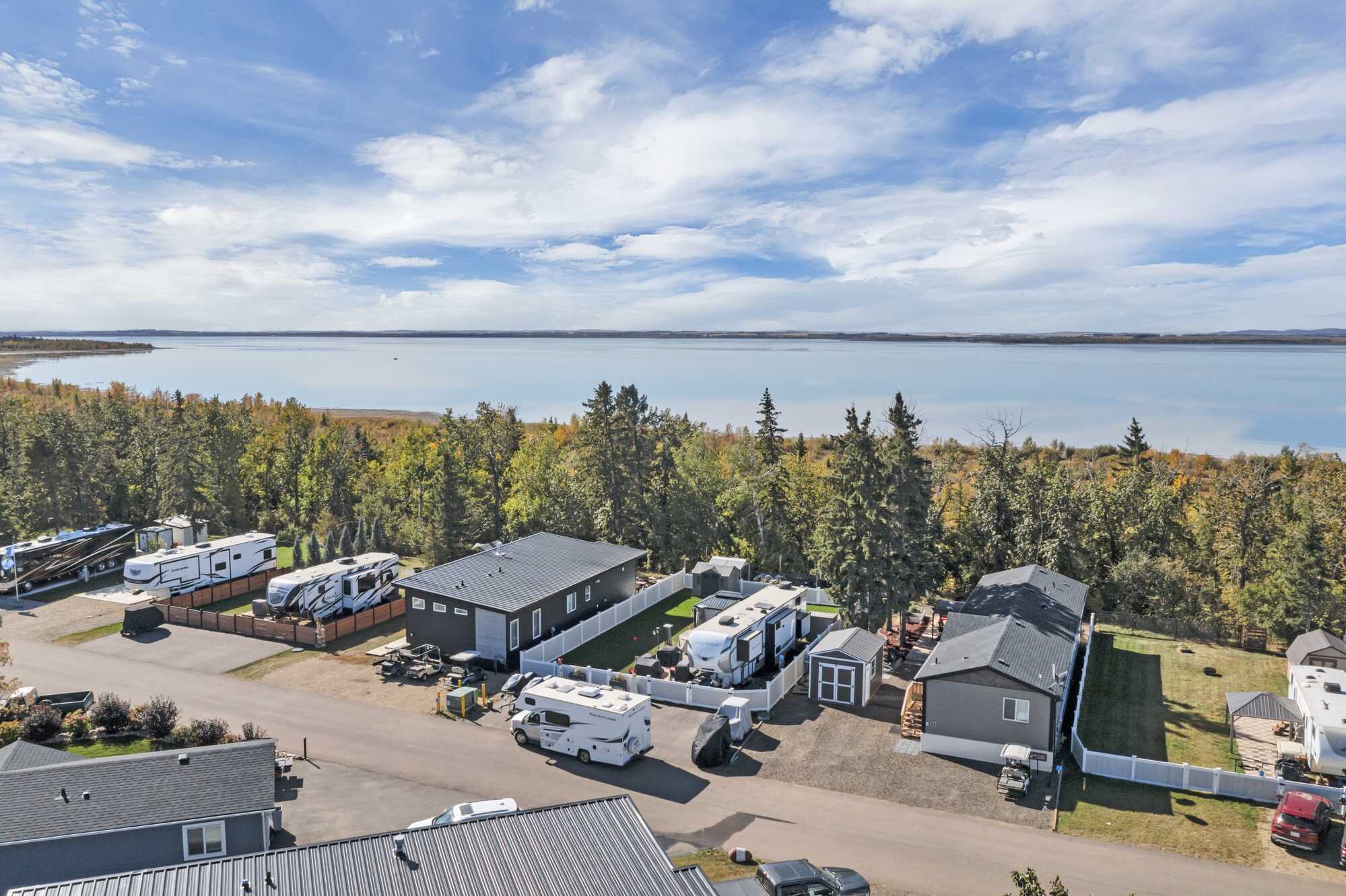 Year Round Lake Lifestyle ~ Lake Property ~ Over 1500 sq ft ~  A/C ~ DeGraff's RV Resort ~ Great Amenities 2