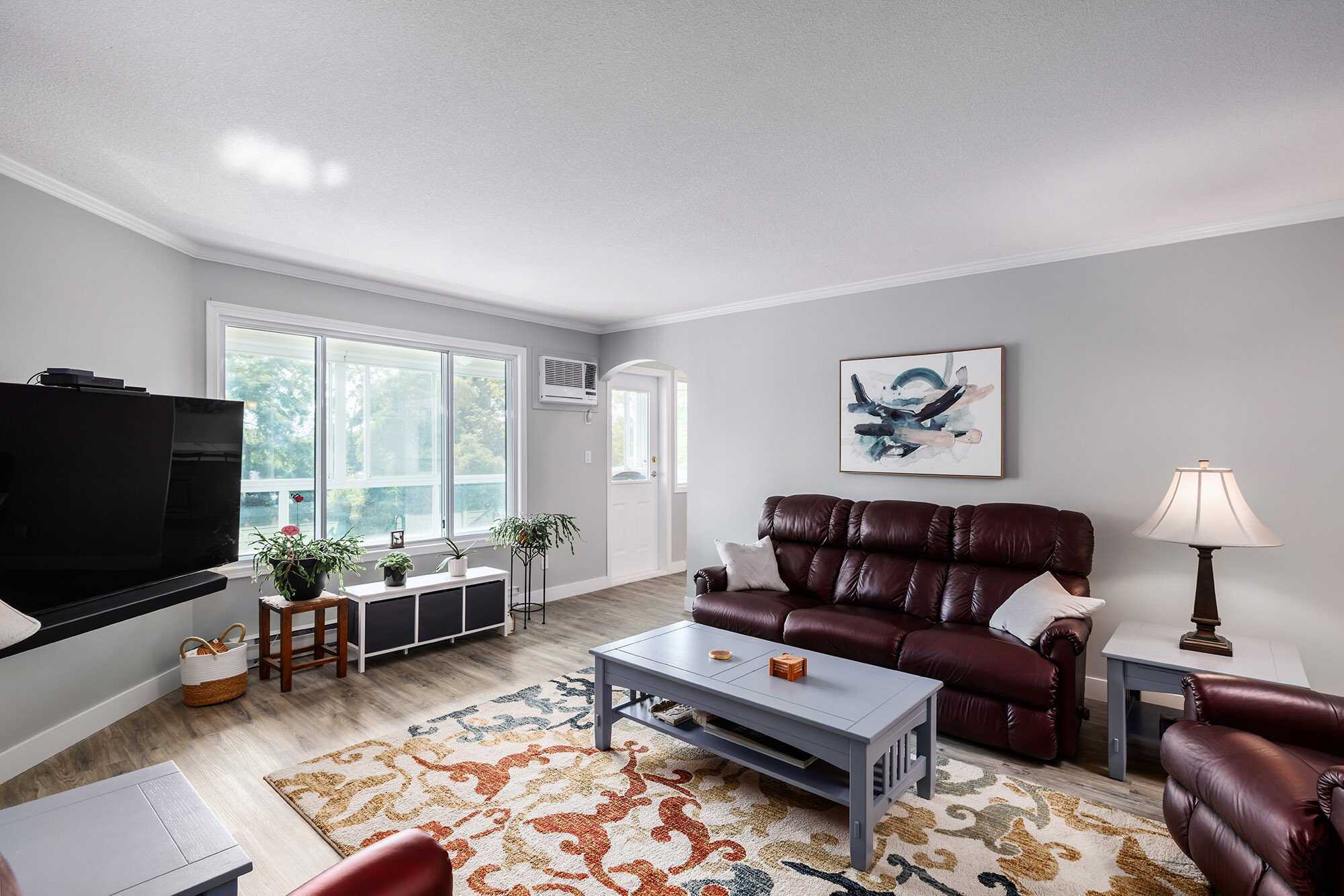 Welcome to Shaughnessy Green, beautiful condo complex located in central Kelowna on a quiet street with mature trees and park like setting. 3