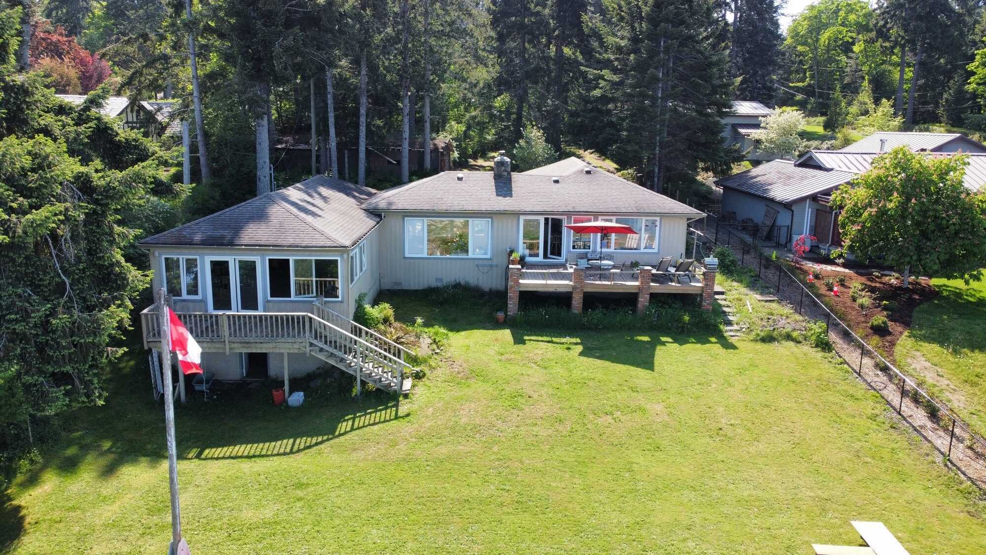 Incredible Walk-On Waterfront Property on Vancouver Island, within the Comox Valley on the east coast of Vancouver Island.  Take a short drive from this oceanfront home into Courtenay and Comox, with Nanaimo an hour away. 3