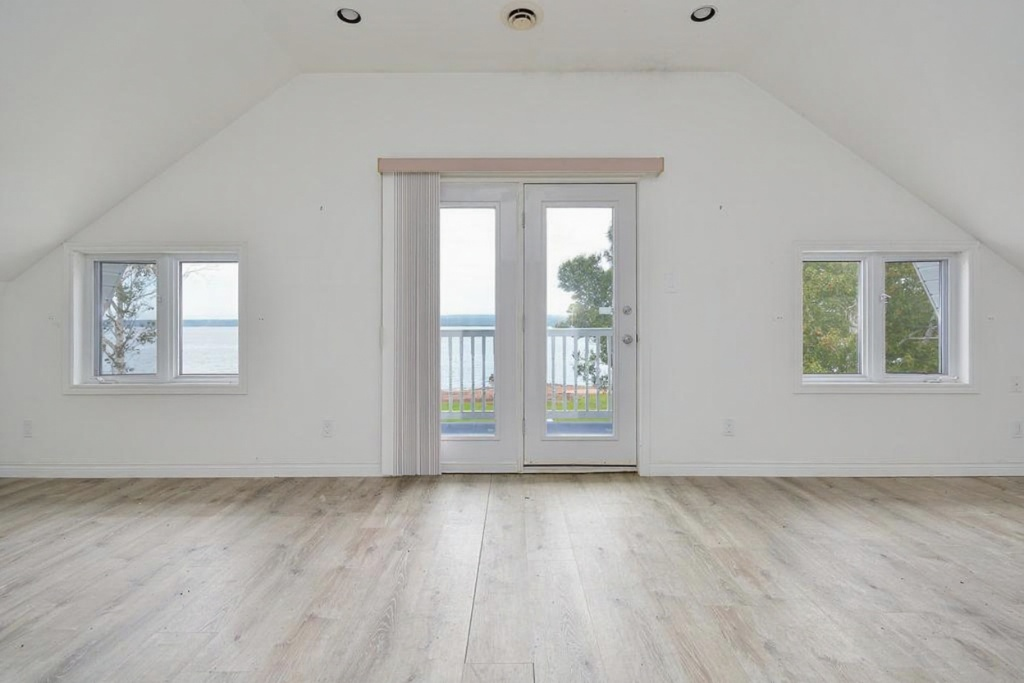 Lakefront Lifestyle – 3-Bedroom Home with Acreage 3