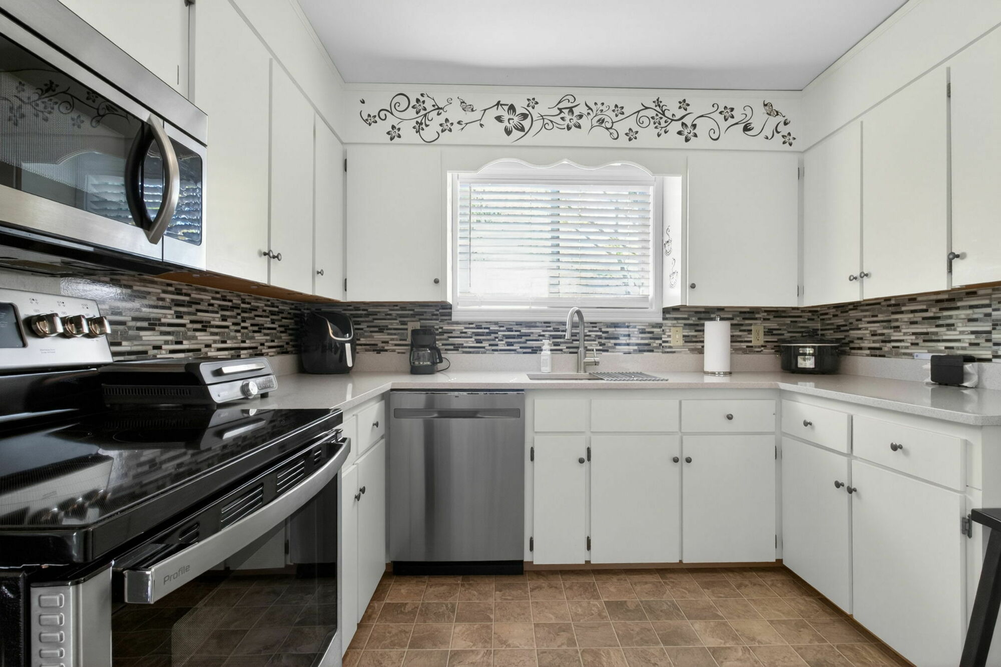 Waterfront Living on Beautiful Belleisle Bay! 4