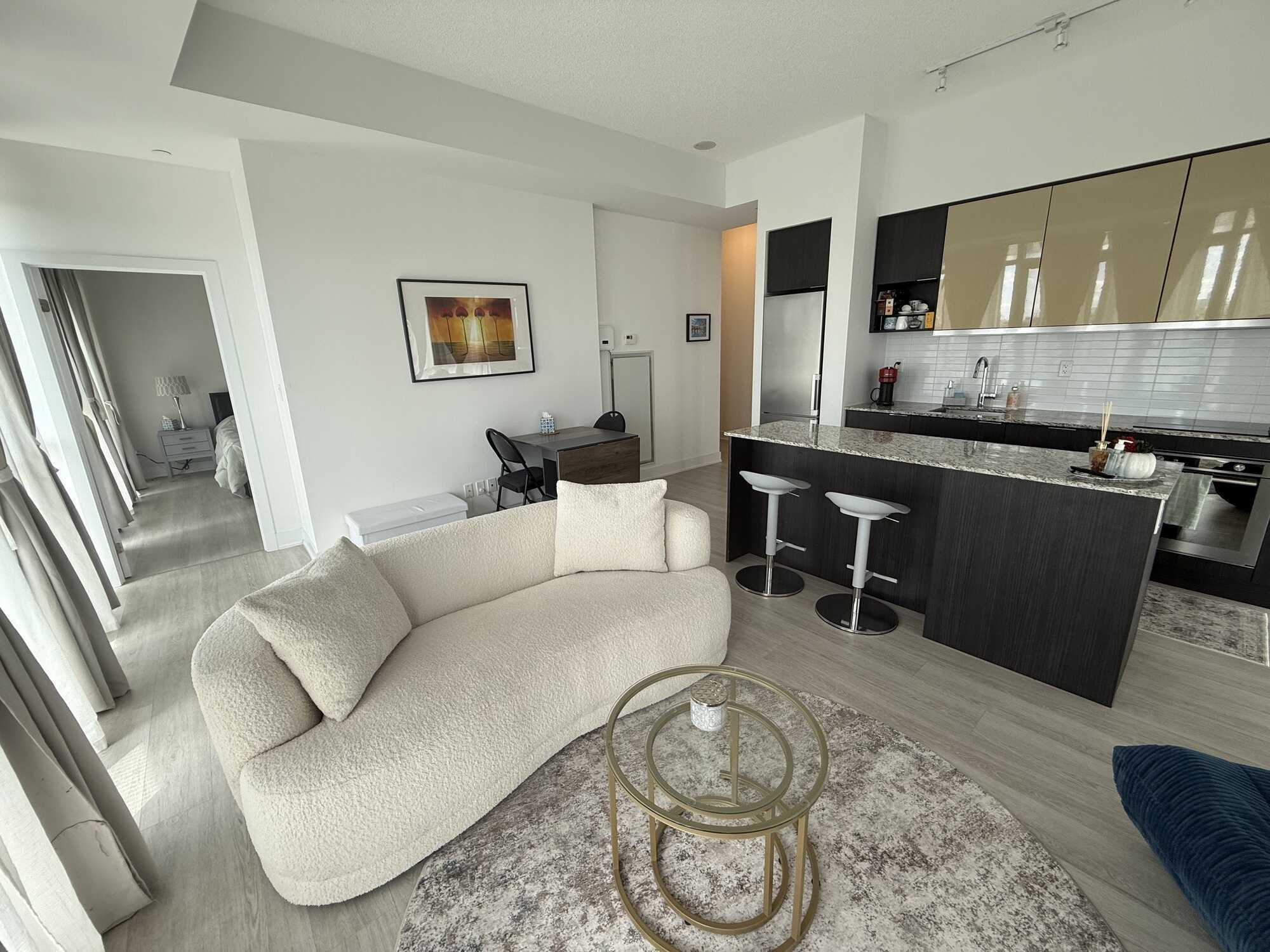 Exceptional Corner Unit 2 Bed/2 Bath In Flaire Condos 4