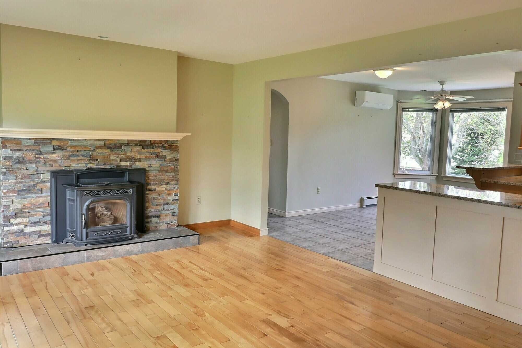 Beautifully Maintained Home with Generous Lot & Flexible Living Space 5