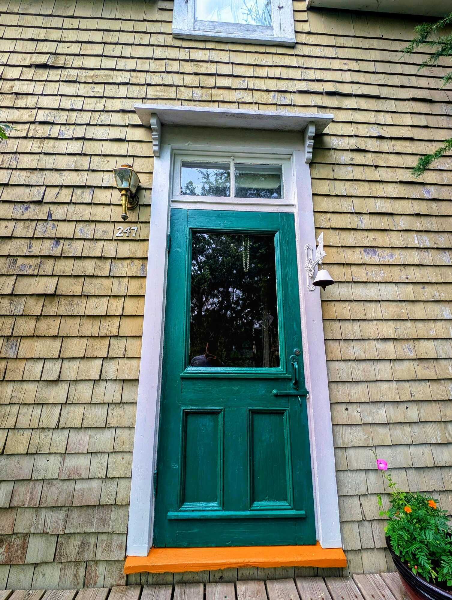 Maison ancestrale patrimoniale au cœur de Caraquet – Un bijou d’histoire au bord de la mer // Heritage Ancestral Home in the Heart of Caraquet – A Timeless Gem by the Sea 5