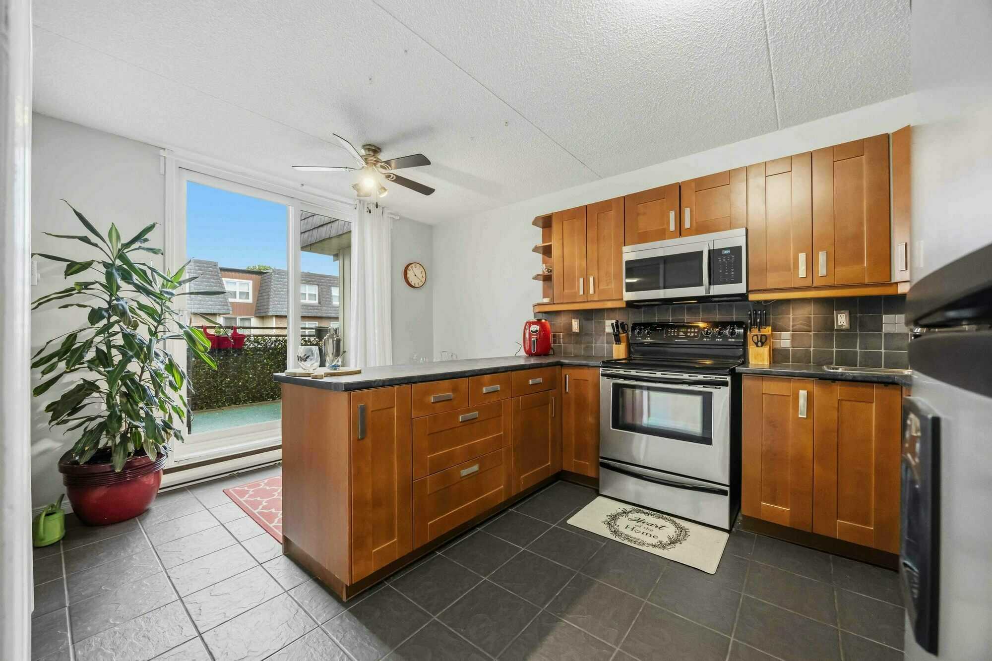Updated 2 storey, 3 bedroom, 2 bath condo (1,395 sq ft) located in the heart of Whitby. Very affordable suite with low condo fees ($507/month). Don't miss out!! 5