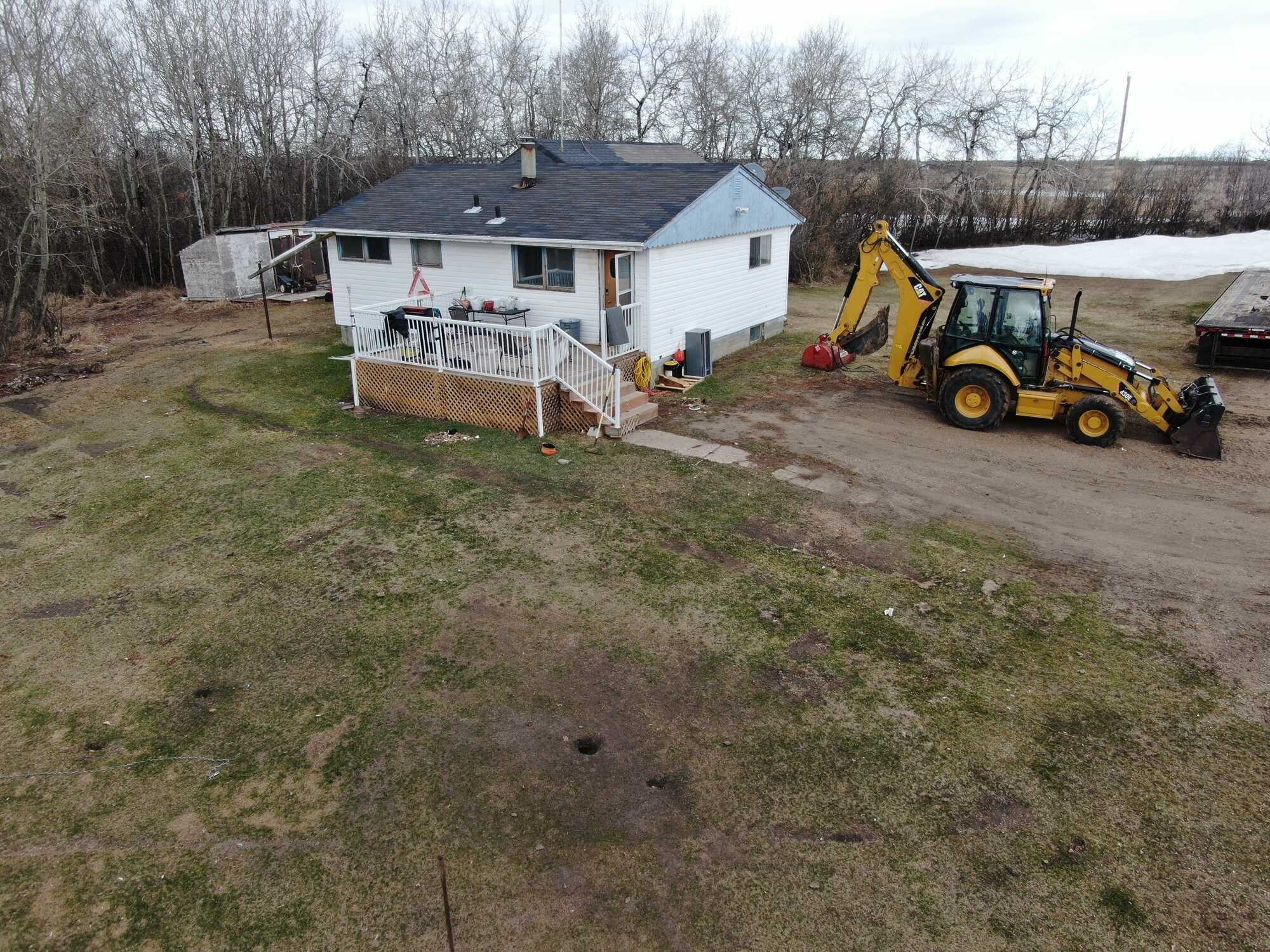 Great opportunity - Two homes on 65 acres only 15 minutes from Lloydminster, SK 5