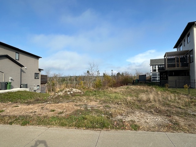 Rare opportunity to buy vacant land in Brunello Estates in Timberlea! 2