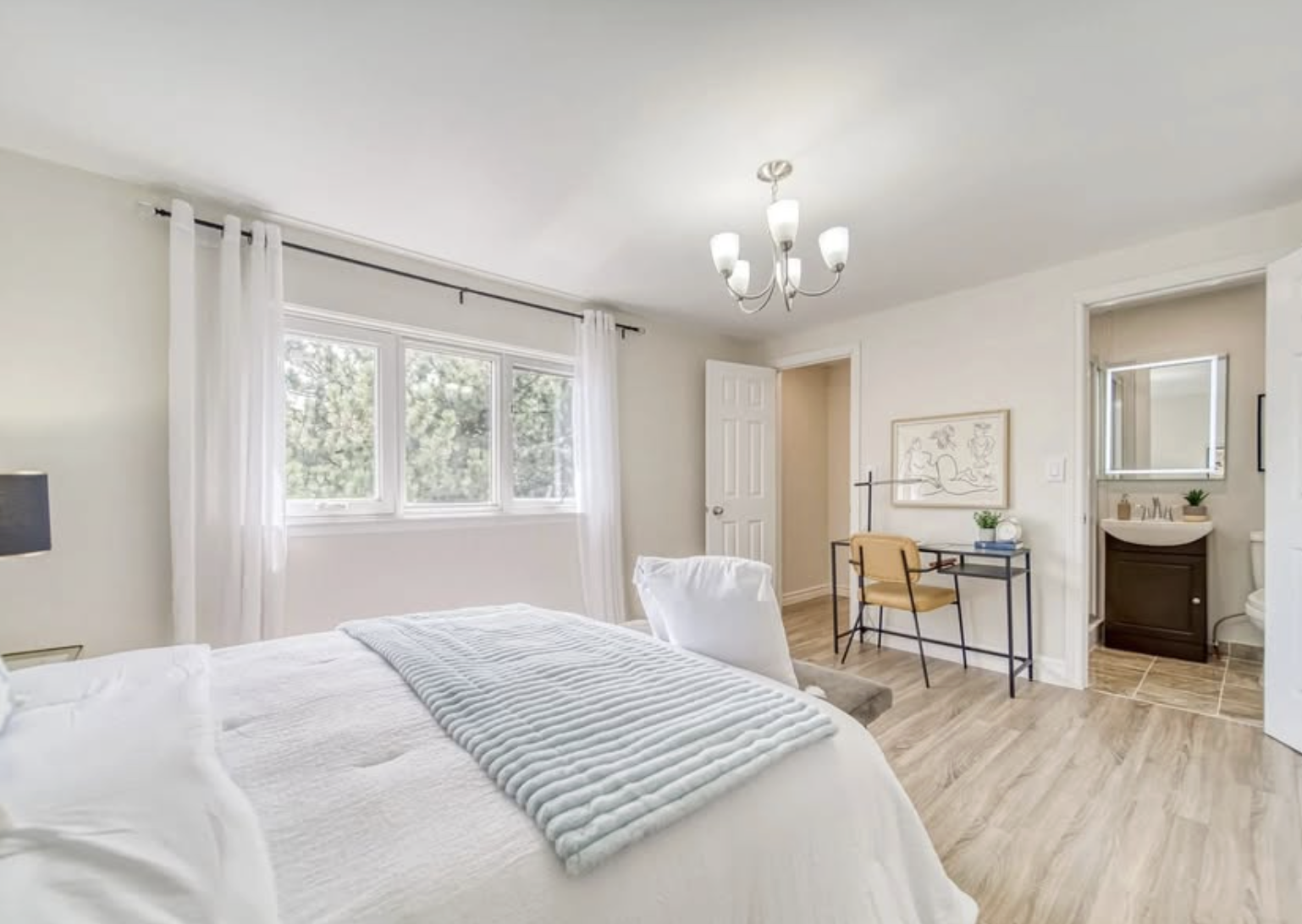 Beautifully Renovated 3-Bedroom Townhouse in Prime Scarborough Location 4