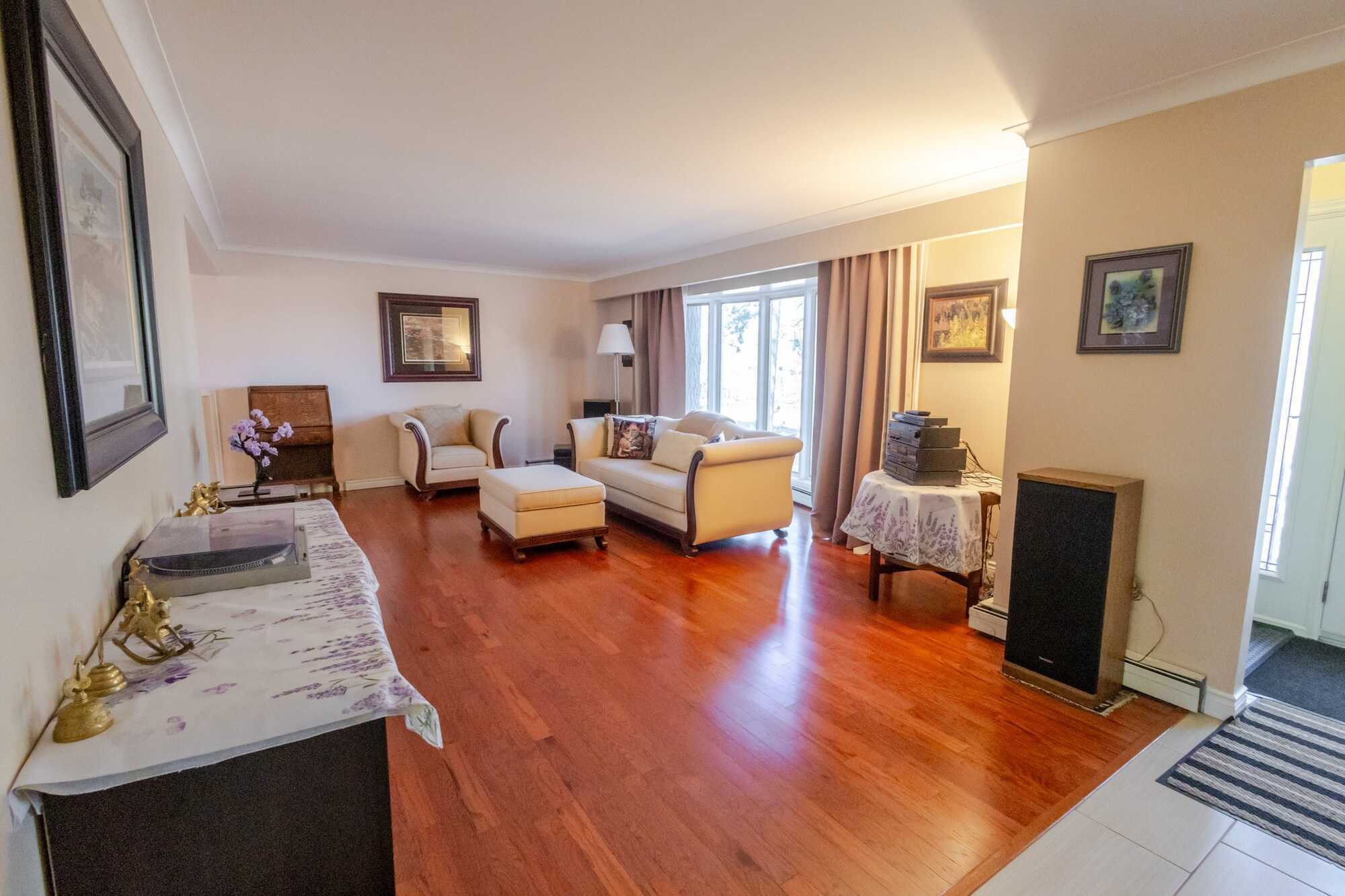 Classic All-Brick 2 Storey on Private Treed Lot!! 2