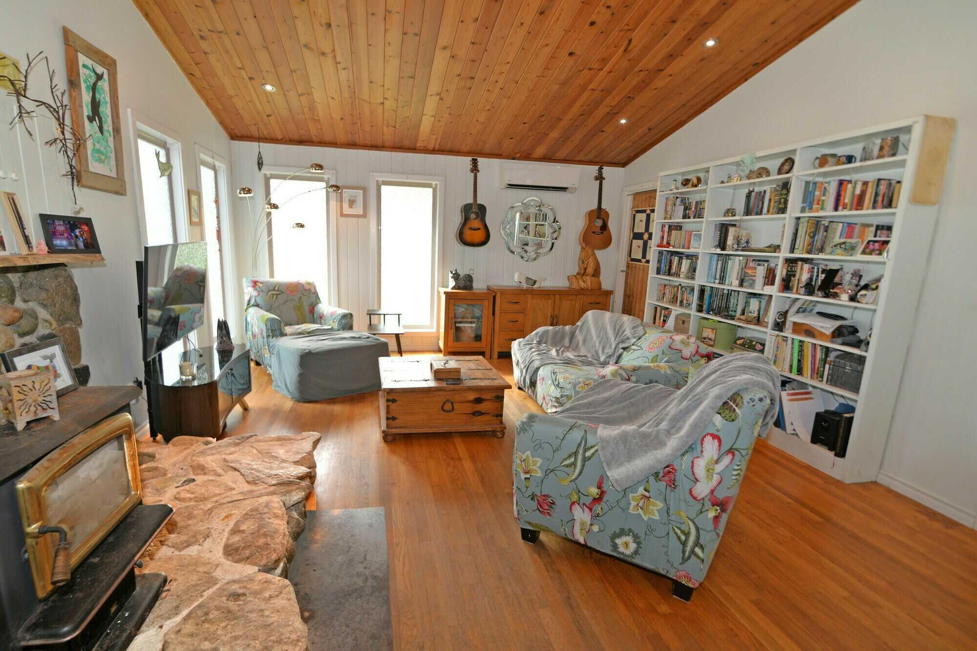 NEW PRICE !! PRICED TO SELL !! Just Listed ! A lovely Updated ﻿﻿3 bedroom (or 2 bedroom plus den) 1.5 bath Rancher located in in the desirable Whalebone area of stunning Gabriola Island ! 
Please note we are willing to pay buyers realtor fees. 3