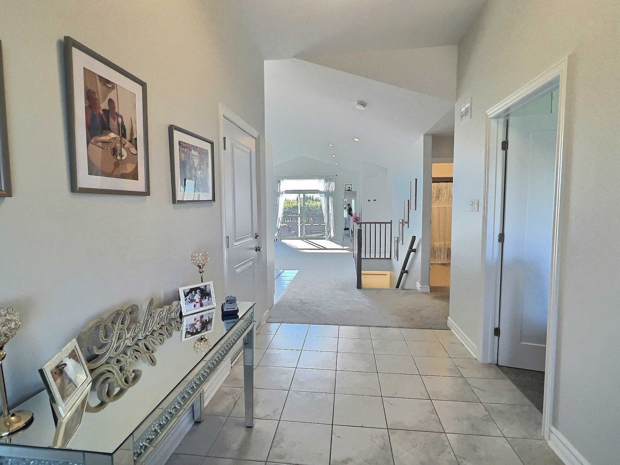 Stunning 2 Bed, 2 Bath Semi-Detached Bungalow with Soaring Cathedral Ceilings 3