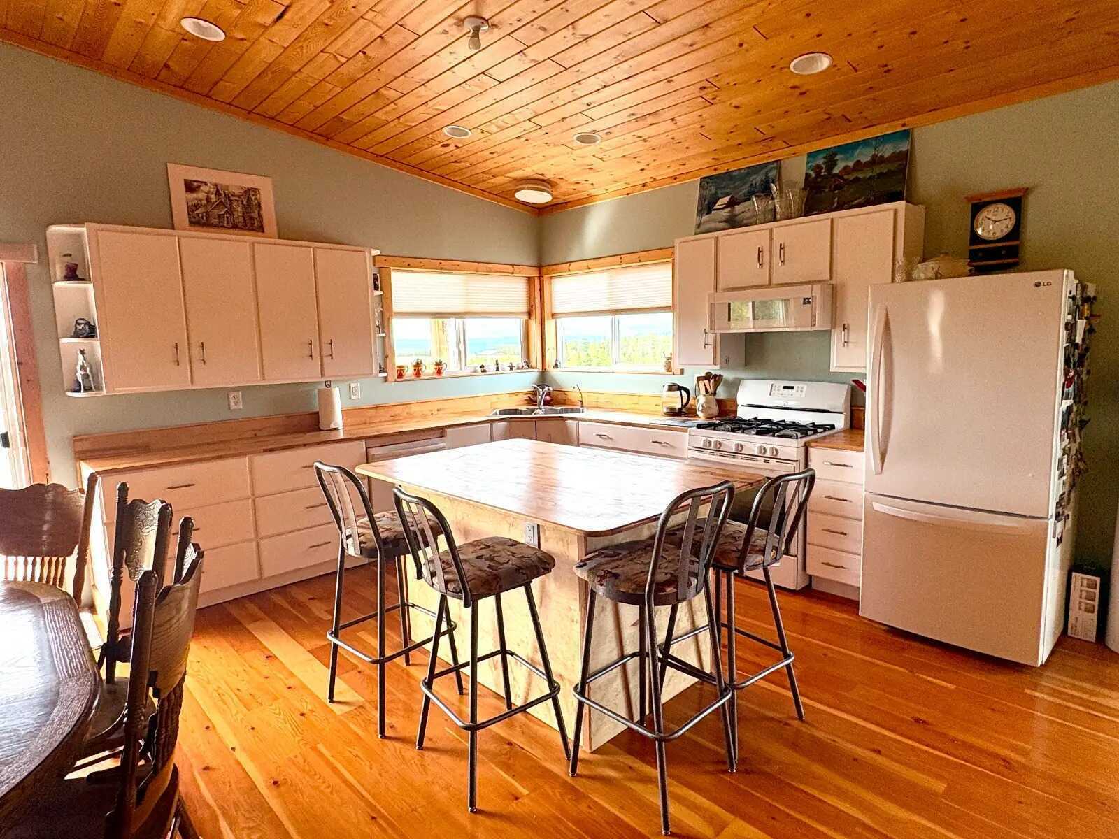 North central BC ranch - Two homes - 127 acres 4