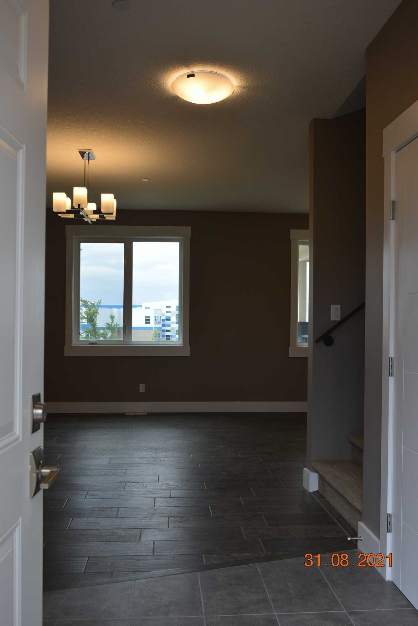 This bright new 1,820 sq.ft. 2-storey home sits across from the All-Saints school playground and is at a walking distance from the hospital, medical and dental clinics, restaurants and shopping. 4