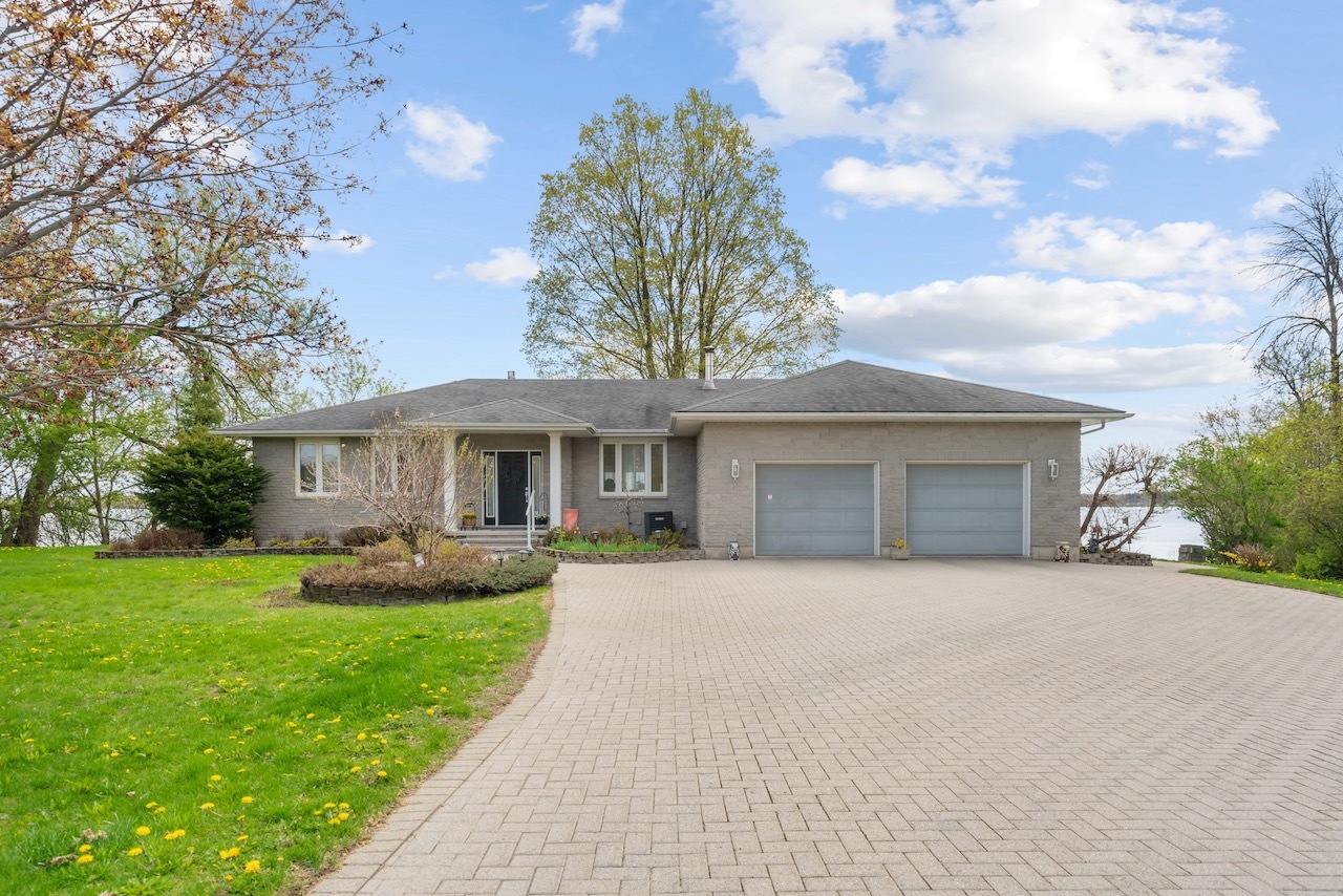 Stunning Waterfront Home on the St. Lawrence River - Private 2.2 Acres with Sandy Beach 4