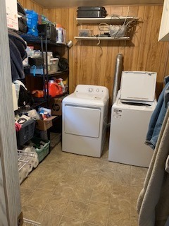 Year around living with lake front views! 5