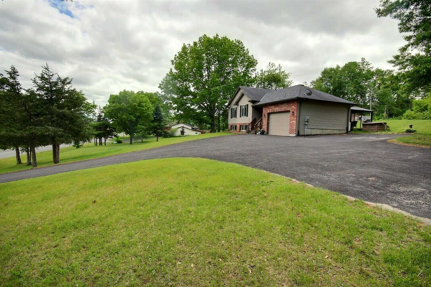 Located just north of Frankford, this immaculately kept 4 bedroom, 2 bath home with 1.5 car garage is move-in ready! 5
