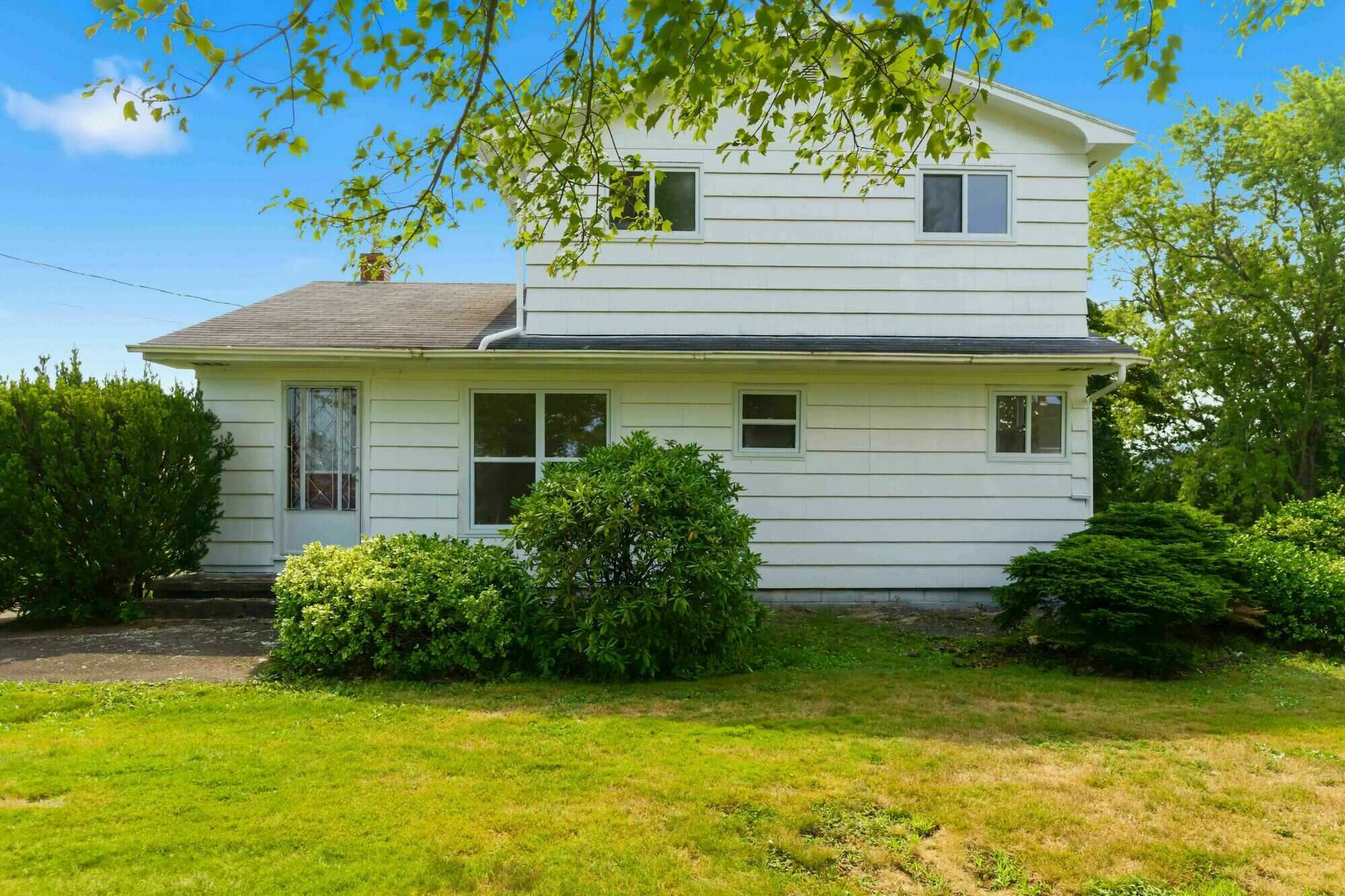 Country Living with Almost 4 Acres, Garage & Large Barn! 3