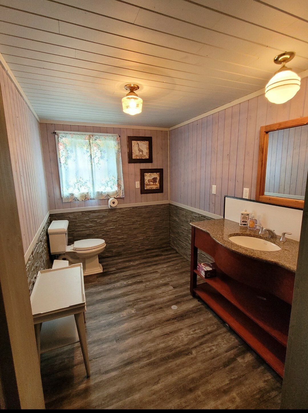 This cute, spacious, 3000 square foot, 2 storey house is sitting on just under an acre & surrounded by forest. 2