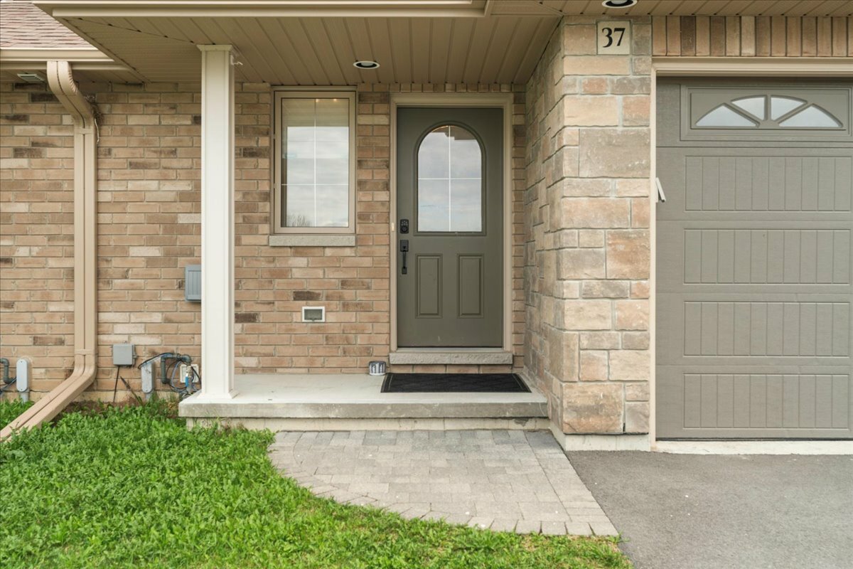 Bright and spacious townhouse 3