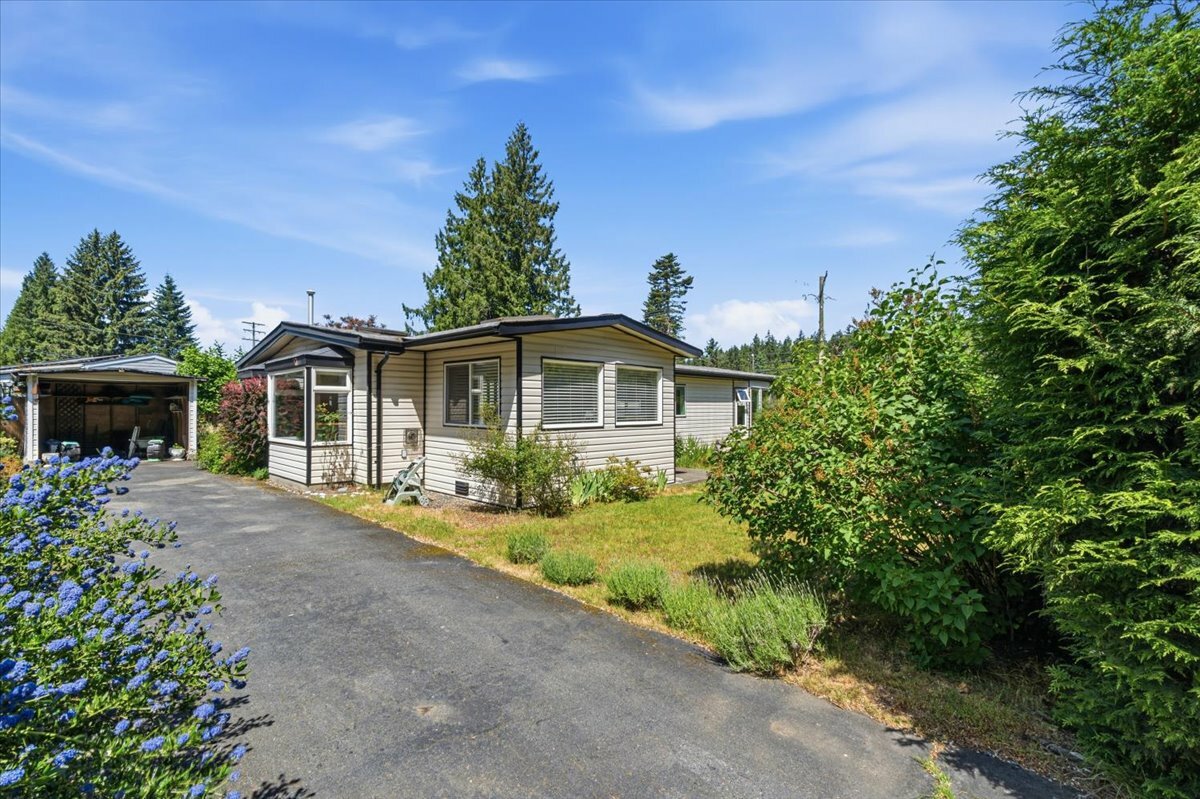 🌿 Gardener’s Paradise on a Private 1/3 Acre Corner Lot 🌿 4