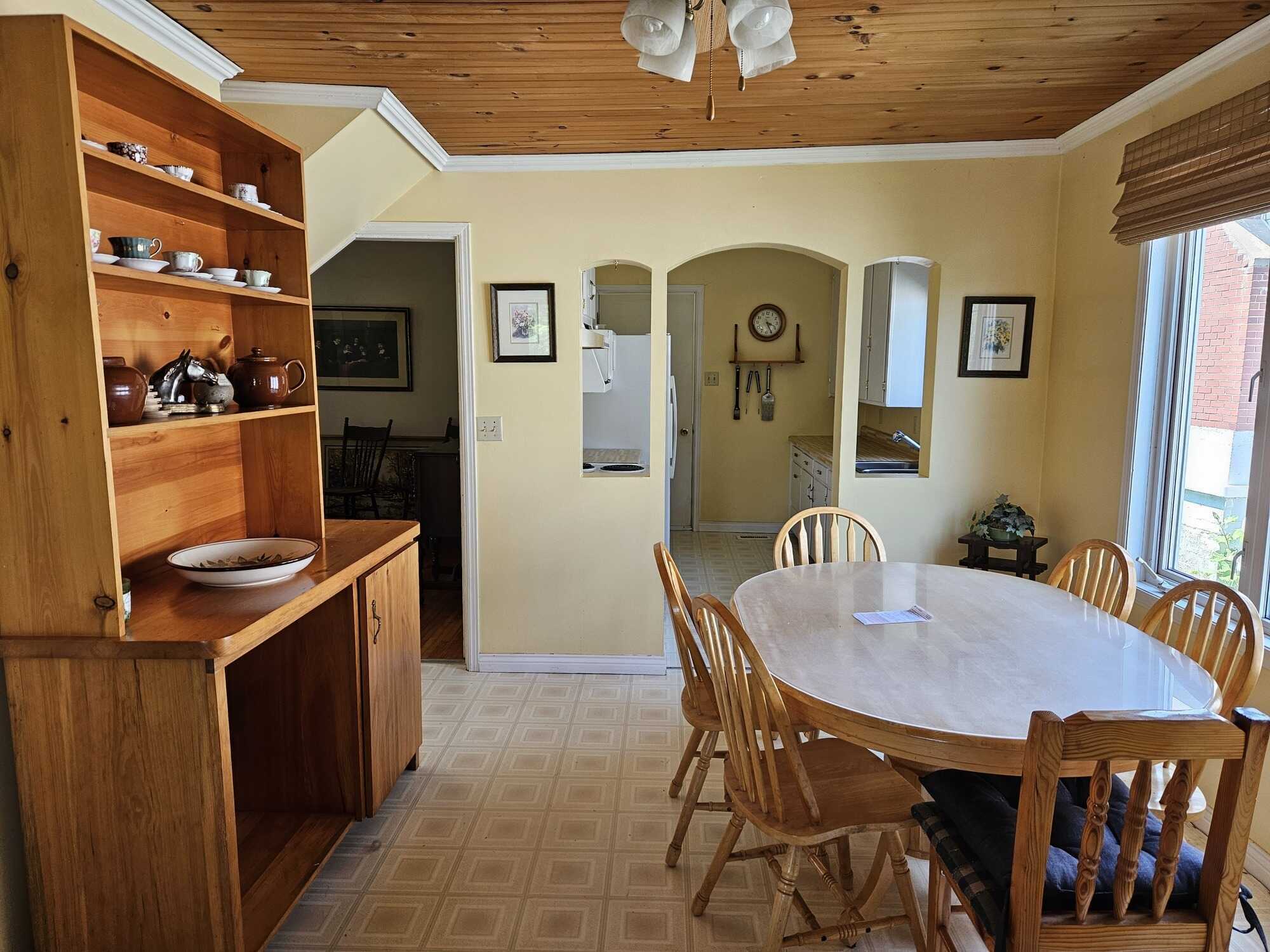 Spacious Home with Residential & Commercial Zoning 3