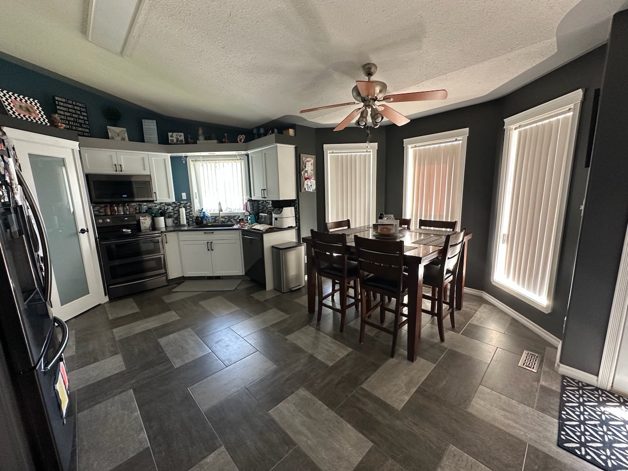 Move-In Ready 5-Bedroom Split-Level with Modern Upgrades in Prime Location! 3