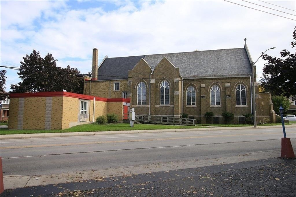 1401 King St E, Hamilton 2