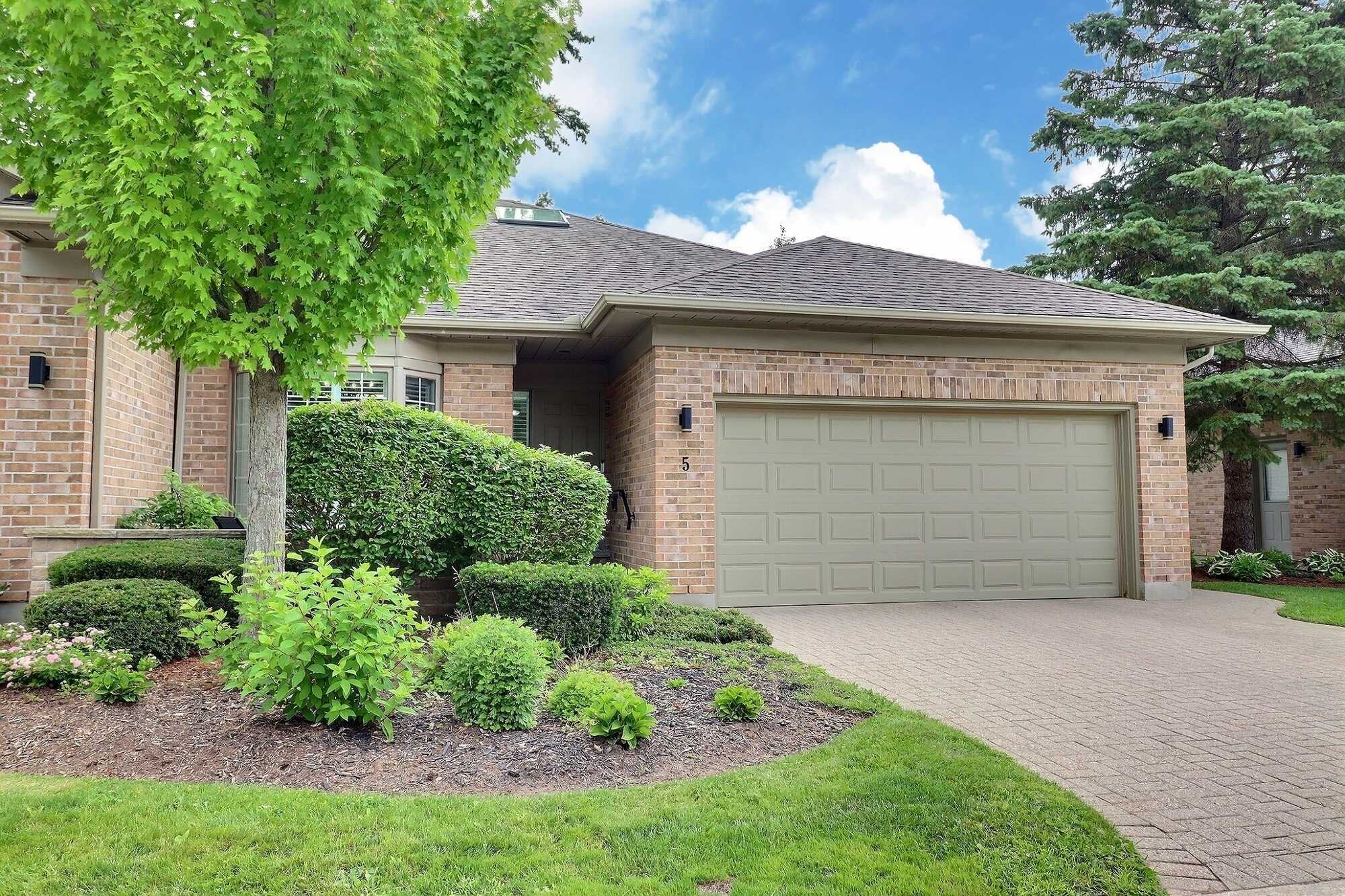 Welcome to this beautifully maintained Sifton-built 2+1 bedroom bungalow condo in the highly sought-after Hazelden Trace—an exclusive, private treed enclave offering peaceful living in the heart of Hyde Park. 2