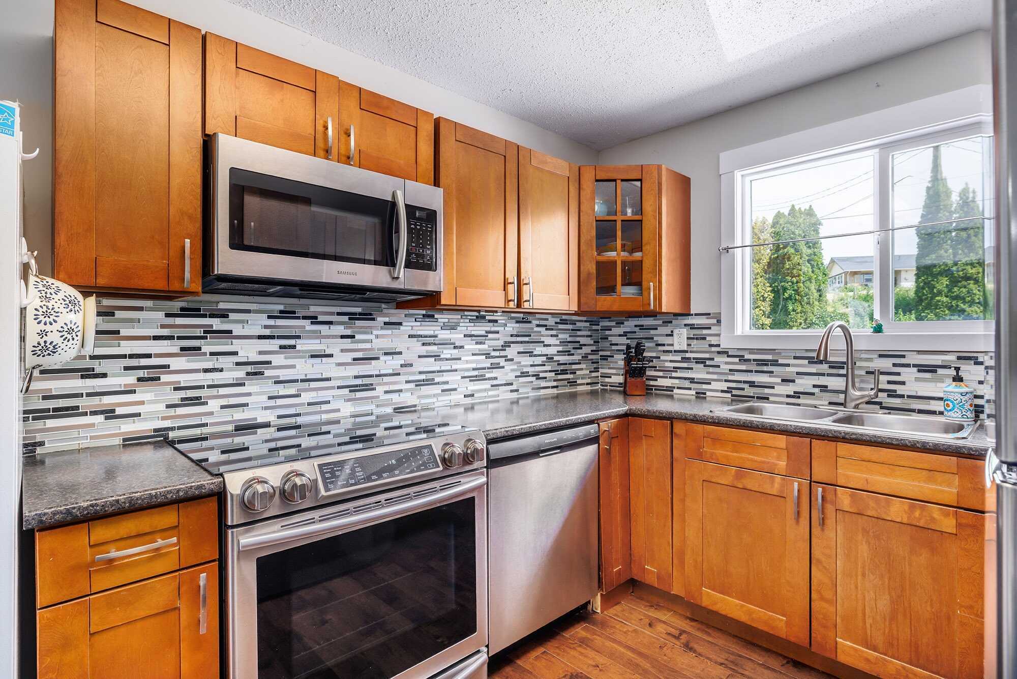 Updated 4-Bedroom North Glenmore Townhome in Kelowna with 2 Kitchens & Separate Entrance 2