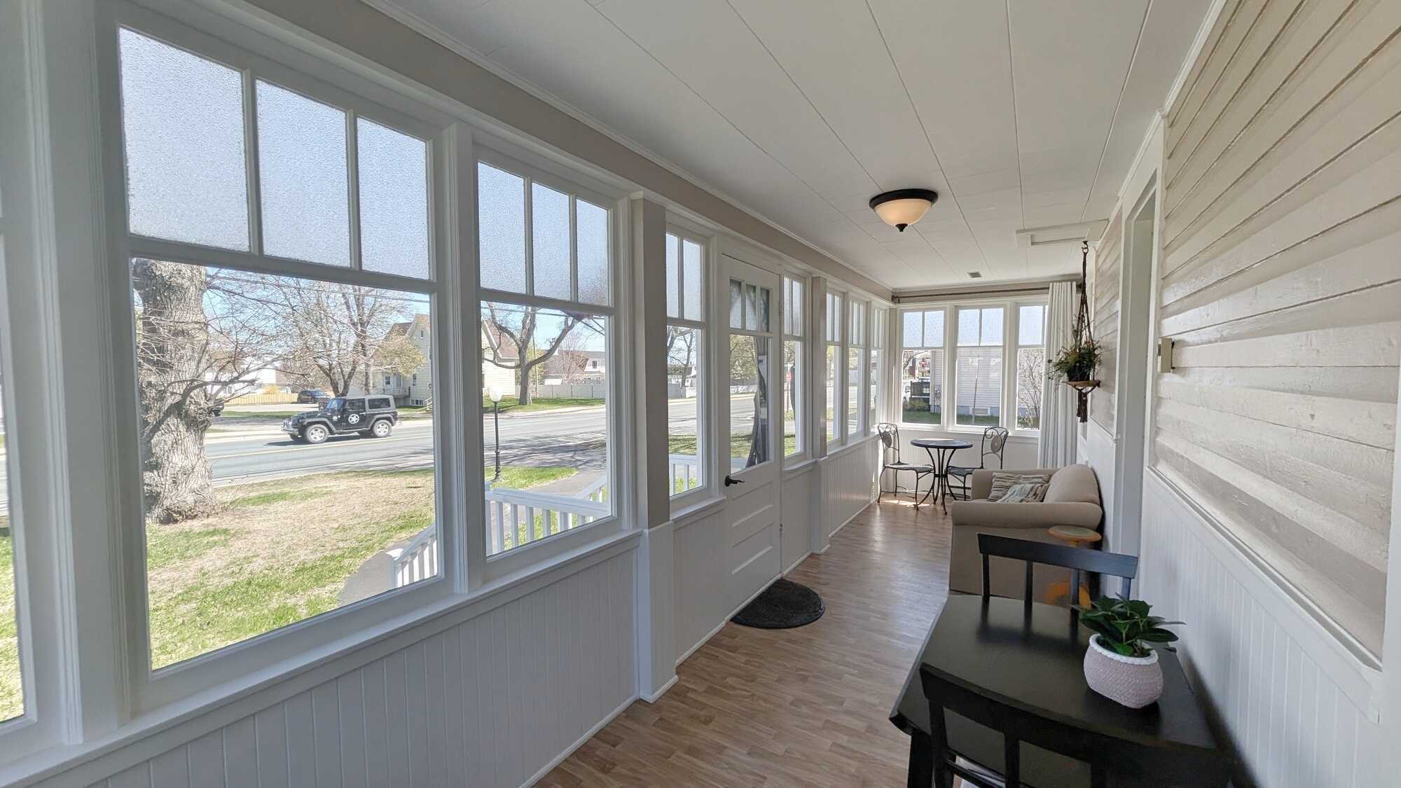 🏡 Maison historique pleine de charme au cœur de Caraquet // 
🏡 Historic Home Full of Charm in the Heart of Caraquet 4