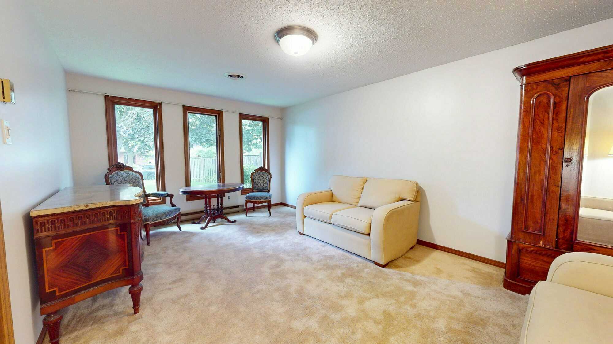 One Level Living in West-Guelph! 2