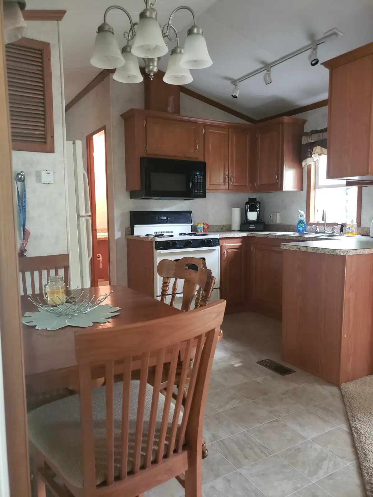 3 bedroom trailer for sale on Pigeon Lake 2