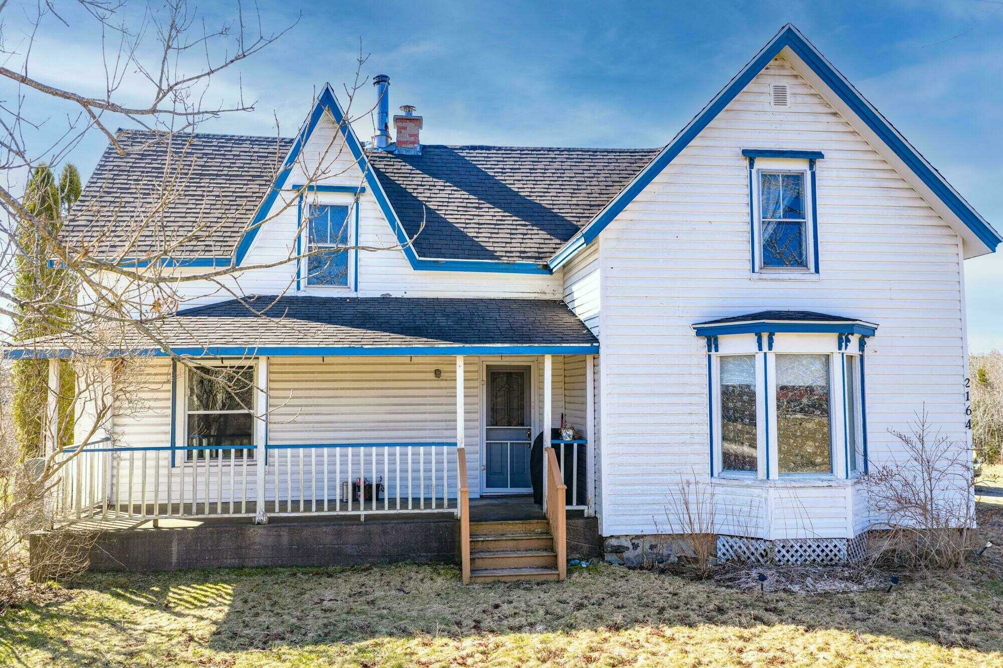Wake Up to Nova Scotia Countryside Every Morning — 5-Bed Home, 3
Private Acres & a Cozy Wood Stove, Just 15 Minutes from Yarmouth
Motivated Seller! 2