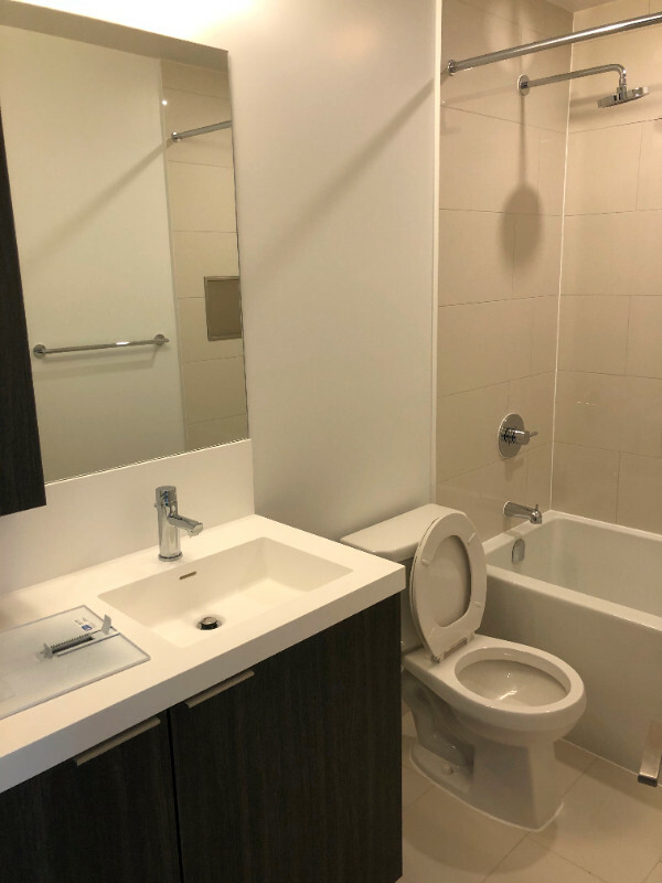 1 BED + 1 BATH INC. LOCKER & PARKING DOWNTOWN T.O. BY DANIELS 5