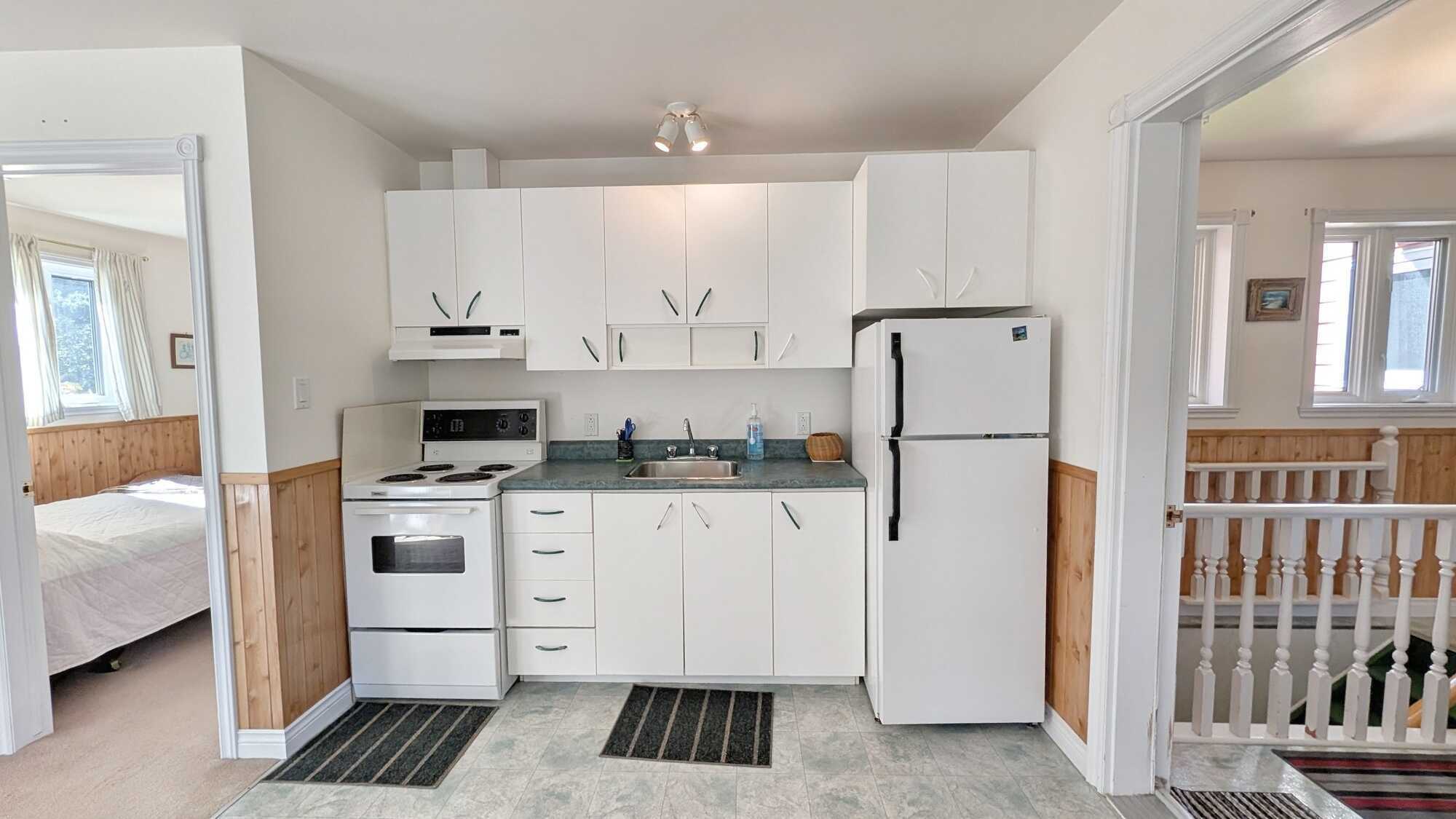 Maison avec appartement adjacent – Charme côtier et potentiel à Bas-Caraquet
--------
Home with Adjoining Apartment – Coastal Charm and Income Potential in Bas-Caraquet 4