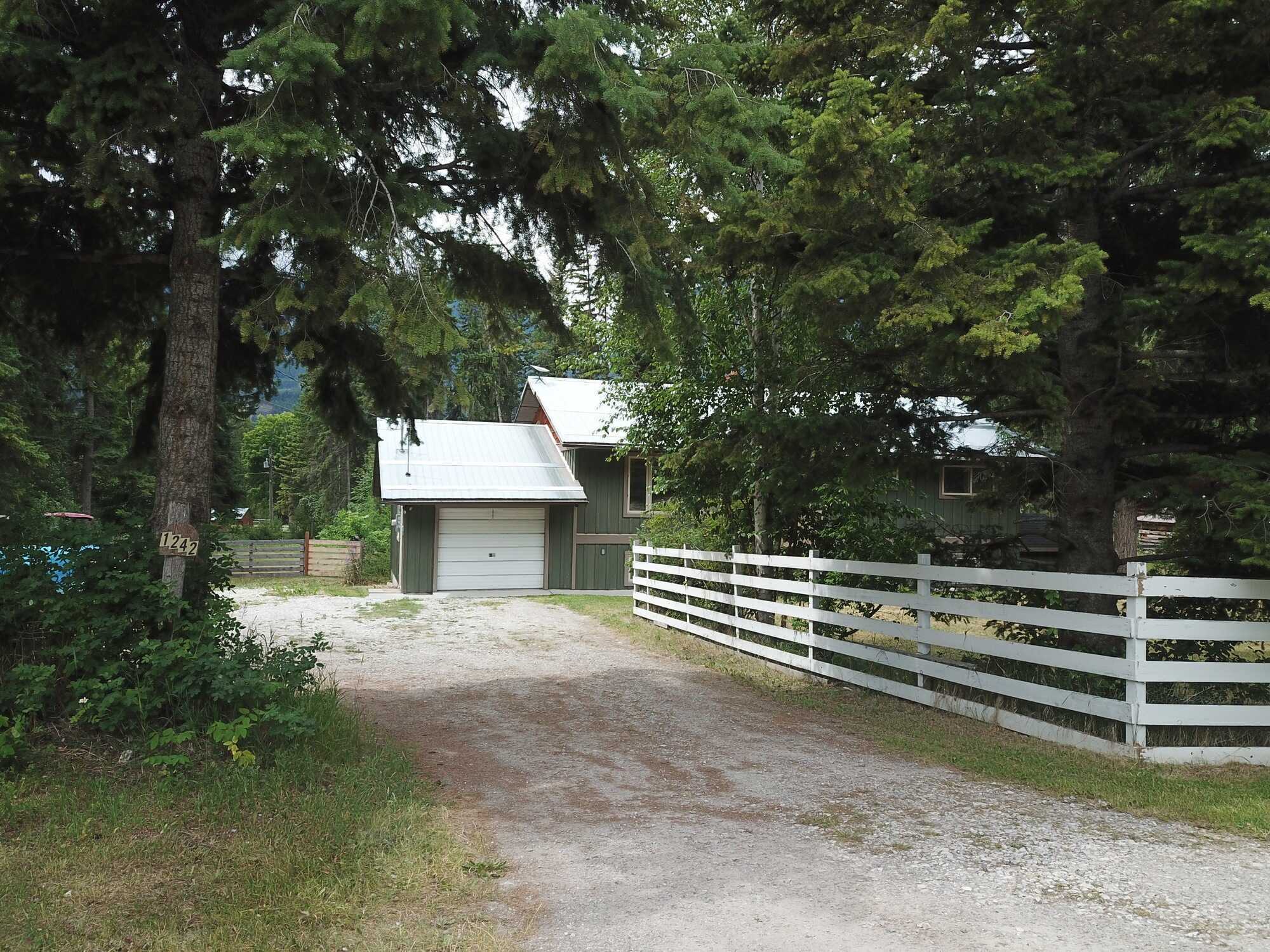 Family-Friendly Hobby Farm Retreat with Mountain Views—Just 6 Minutes from Town! 4