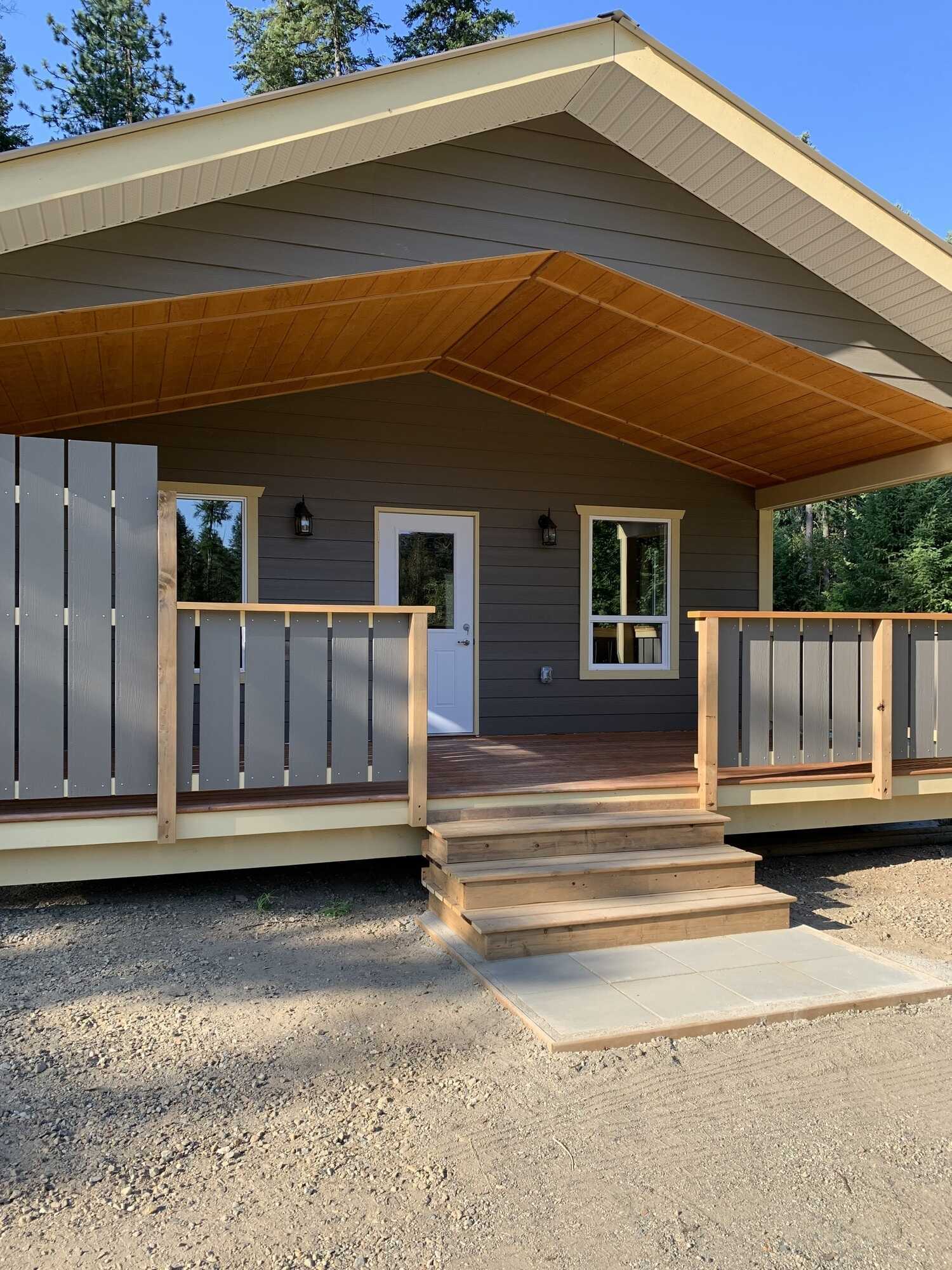 Vacation Getaway- BRAND NEW Cottage-2Bed 1Bath - located centrally in the Slocan Valley 3