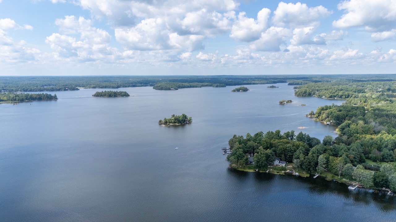 A Lakefront Lifestyle Awaits on Lower Beverley Lake! 3