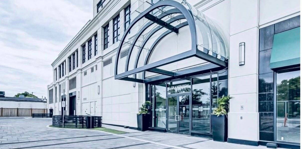 Prime Yonge & Steeles 2-Bed, 2-Bath Condo with Parking, Locker & Live/Work Potential 3