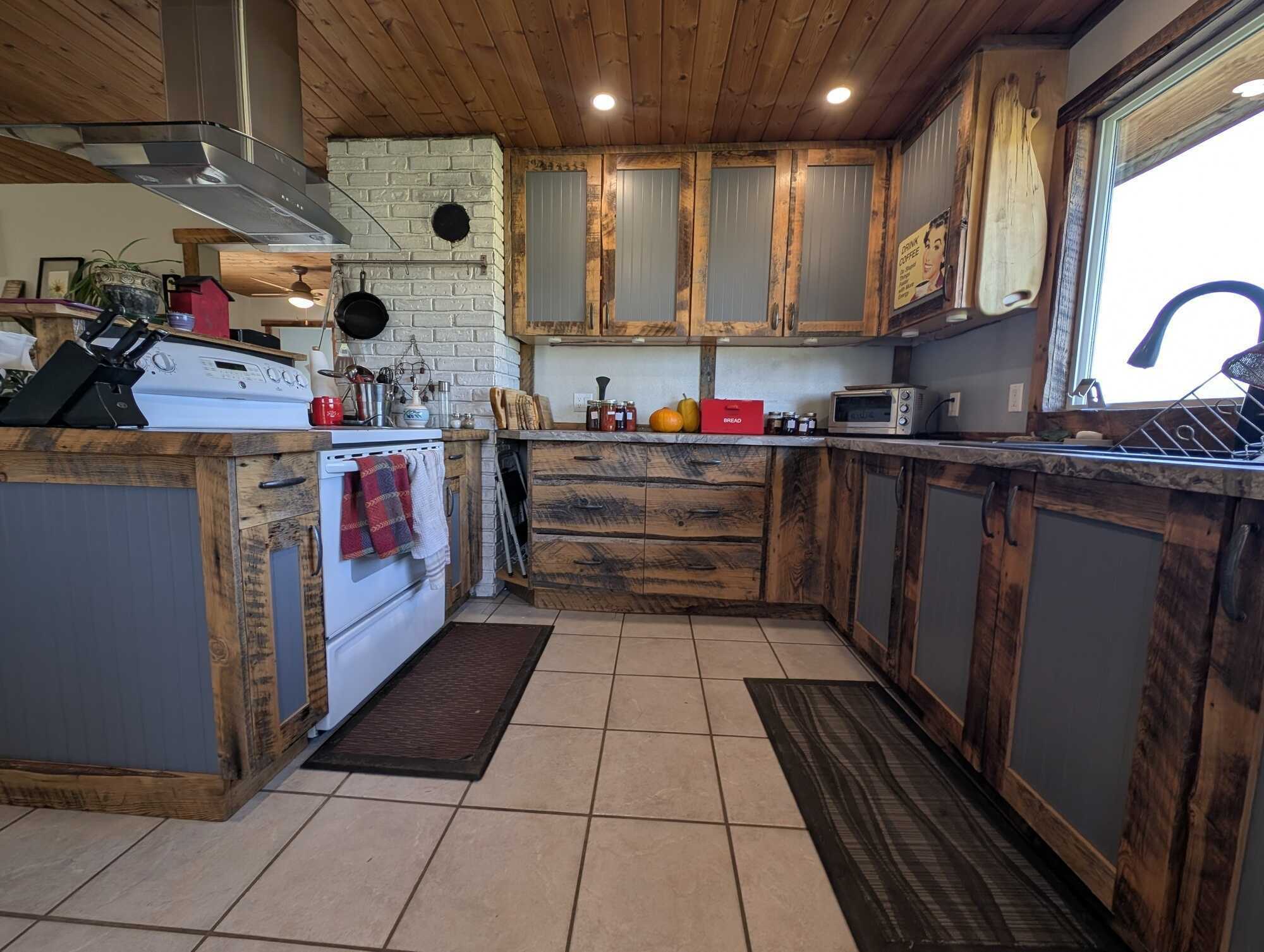 160 Acres with breathtaking views Overlooking the Fraser River. 5