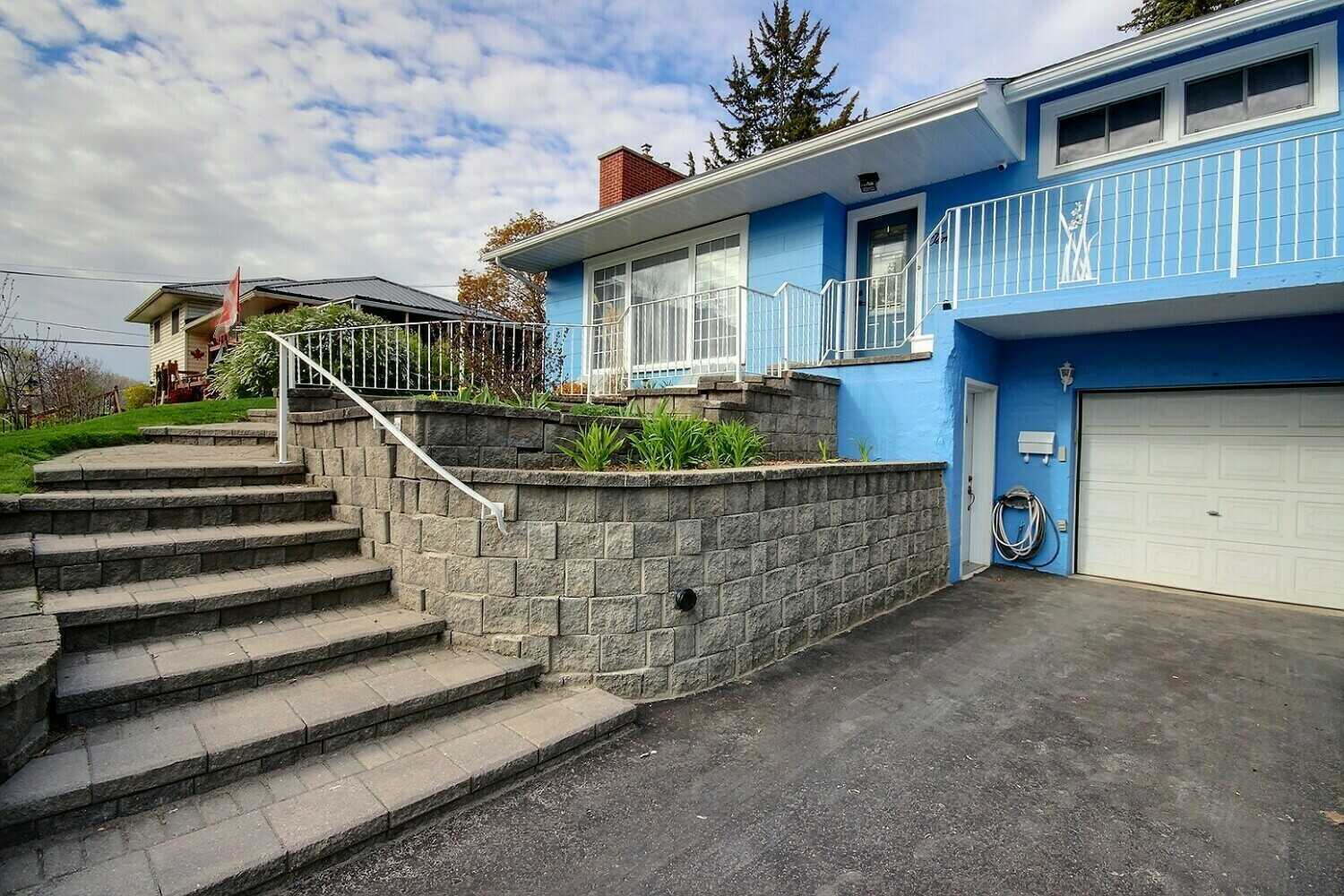 Bright 3 Bedroom 3 Level Split with Double Garage, Large Yard and Prime In Town Location 3