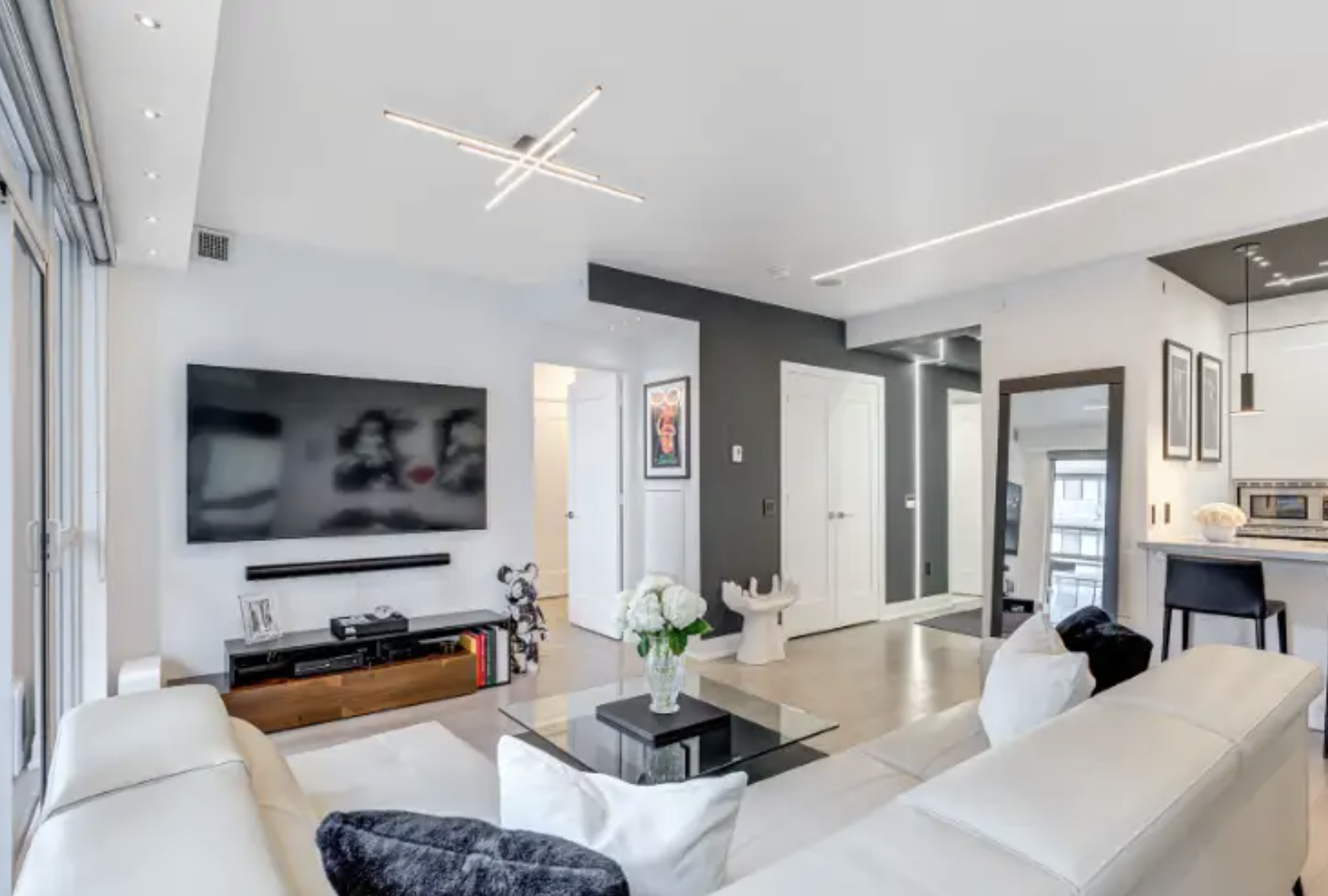 2+Den Unit + 2 garages + 2 lockers in Mimico 4