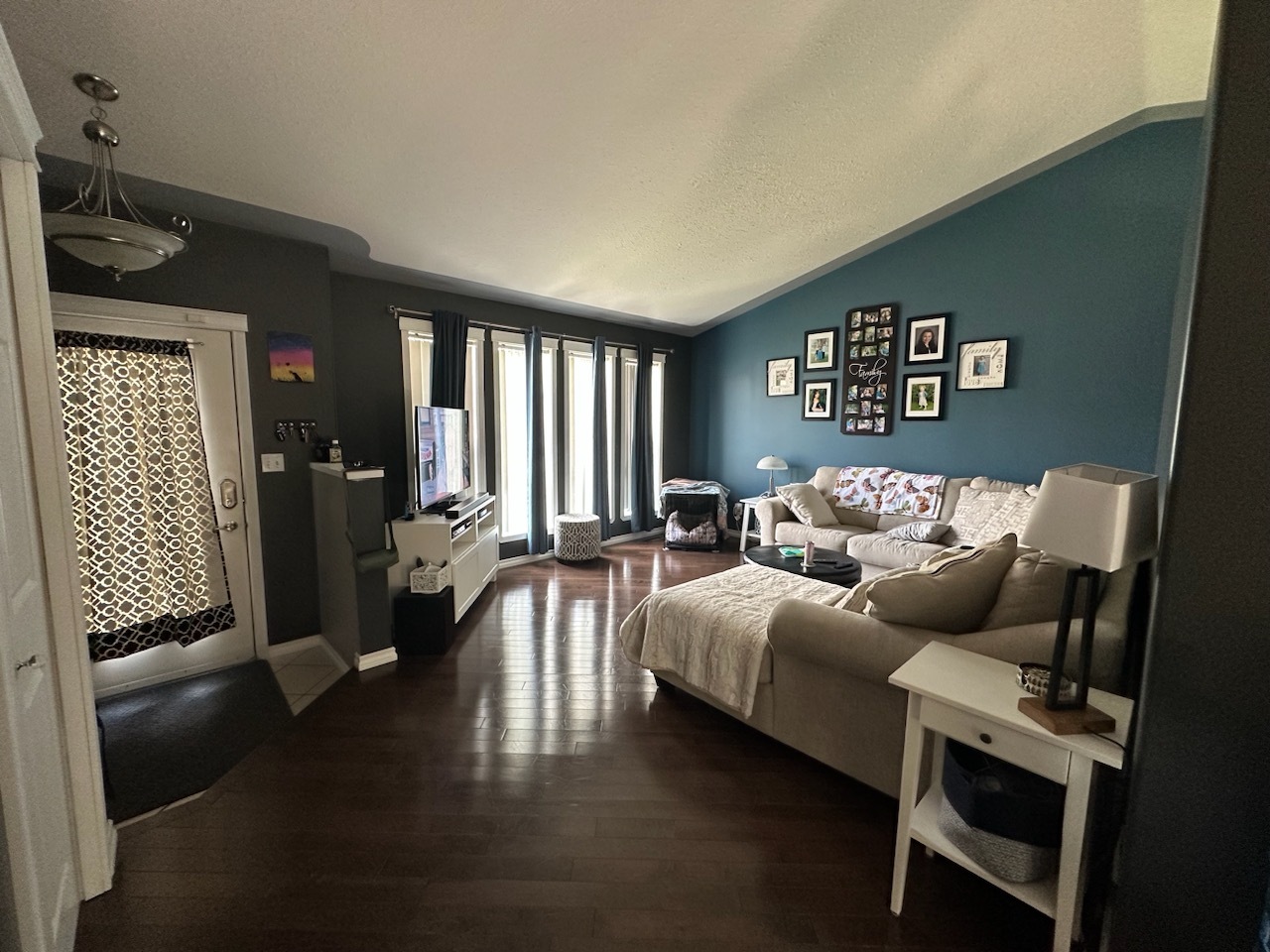 Move-In Ready 5-Bedroom Split-Level with Modern Upgrades in Prime Location! 5
