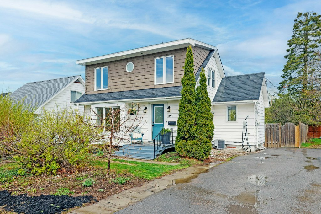 Spacious, beautifully updated, and move-in ready, this inviting family home is the perfect blend of comfort and convenience with schools, parks, shopping, and everyday amenities just minutes away. 2