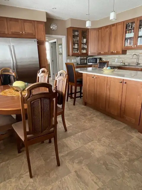 Large, Disability Friendly, Lake View, Bungalow with Walkout 3