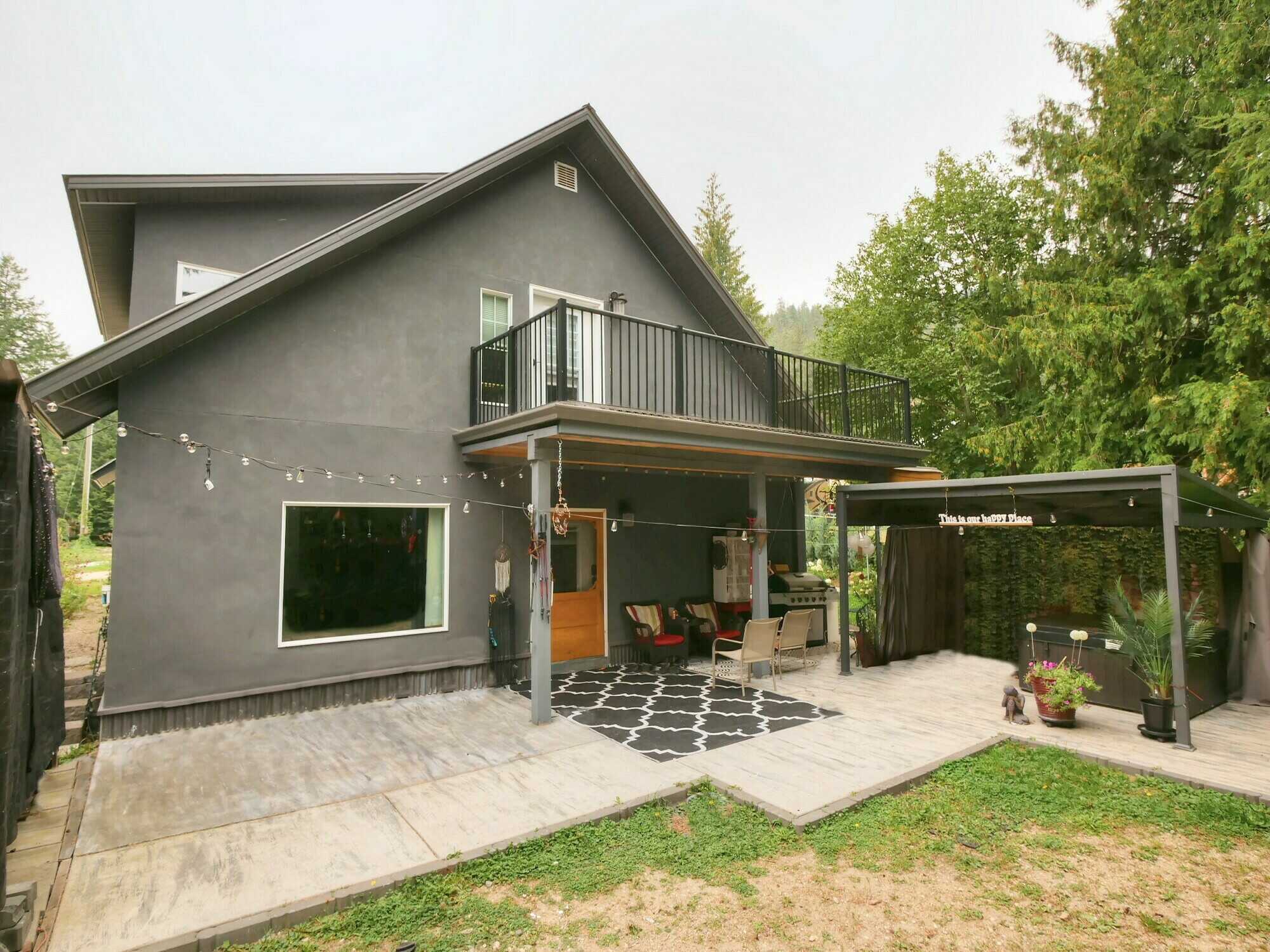 REALTORS WELCOME!! Offering $15,000 Commission
SLOCAN RIVER WATERFRONT PROPERTY!  LOVELY 3Bed 2Bath Family Home! Move In Ready! Landscaped! Detached HUGE Carport! New Well & Underground electrical 2