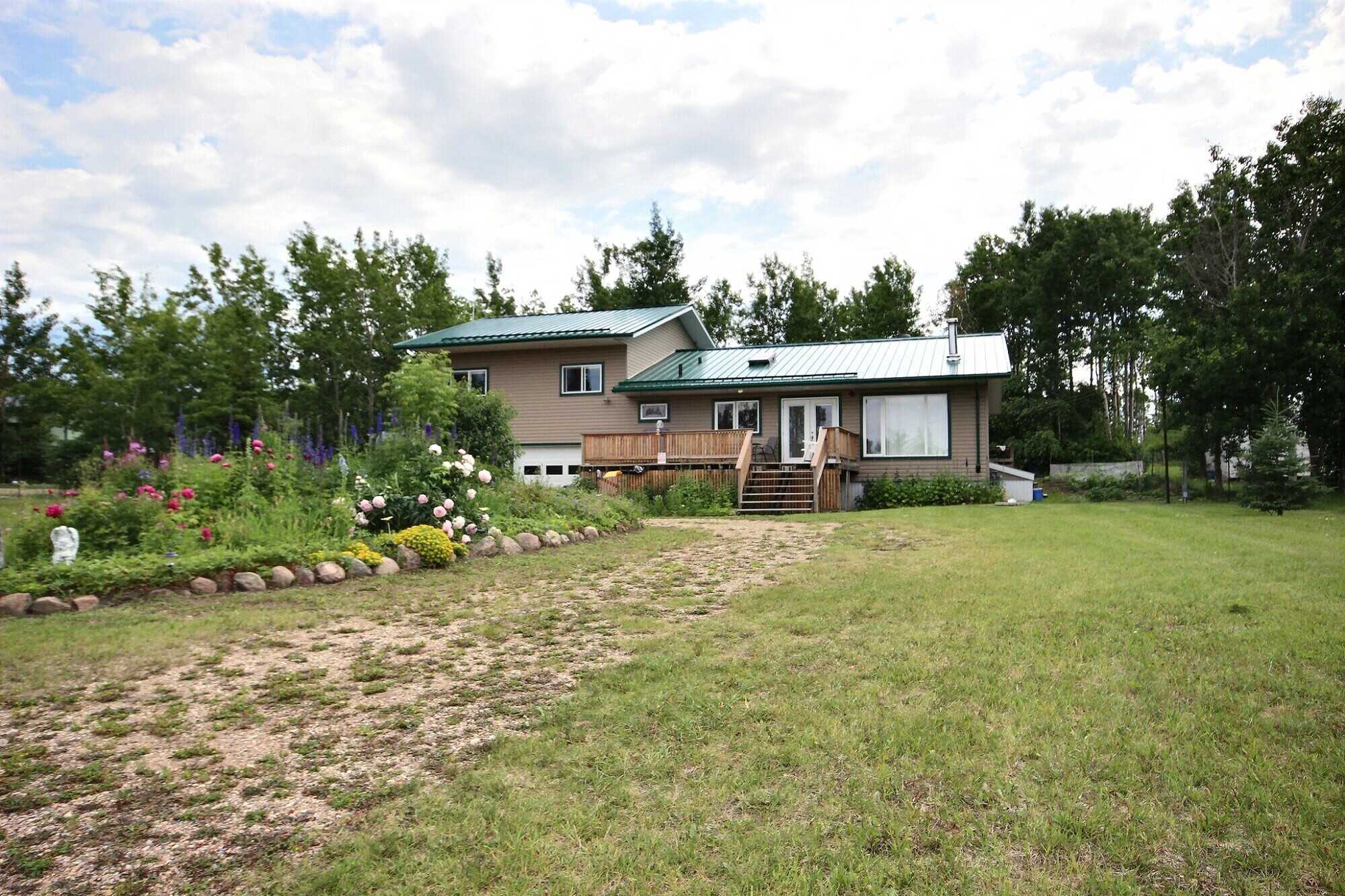 Welcome to Laurier Lake – Year-Round Living with Stunning Lake Views! 2